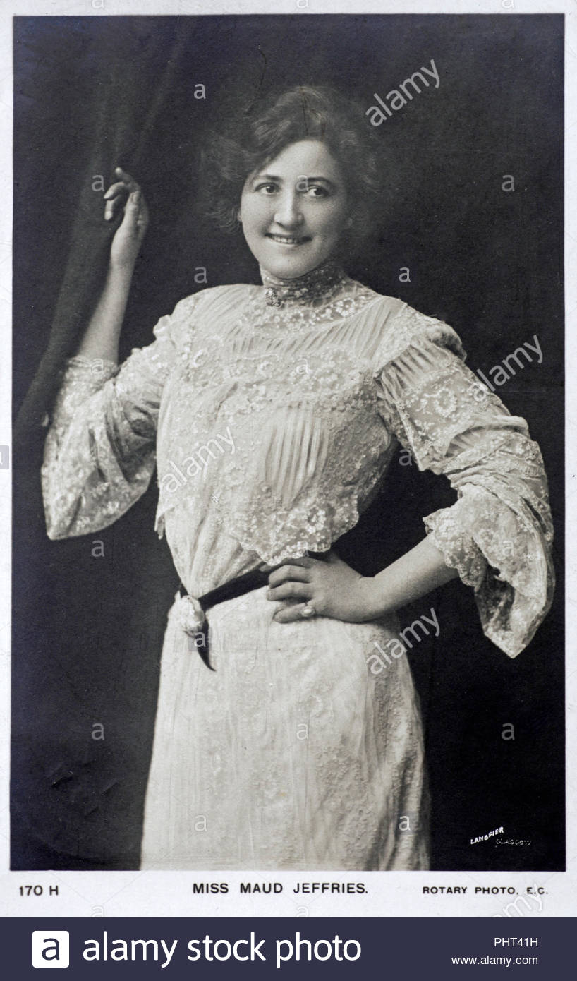 Maud Jeffries portrait, 1869 - 1946, était une actrice américaine. Un sujet populaire pour un large éventail de cartes d'après-théâtre et studio de photographies, elle est connue pour sa hauteur, la voix, la présence, la figure gracieuse, caractéristiques attrayantes, yeux expressifs, et beau visage, vintage real photo carte postale de 1906 Banque D'Images