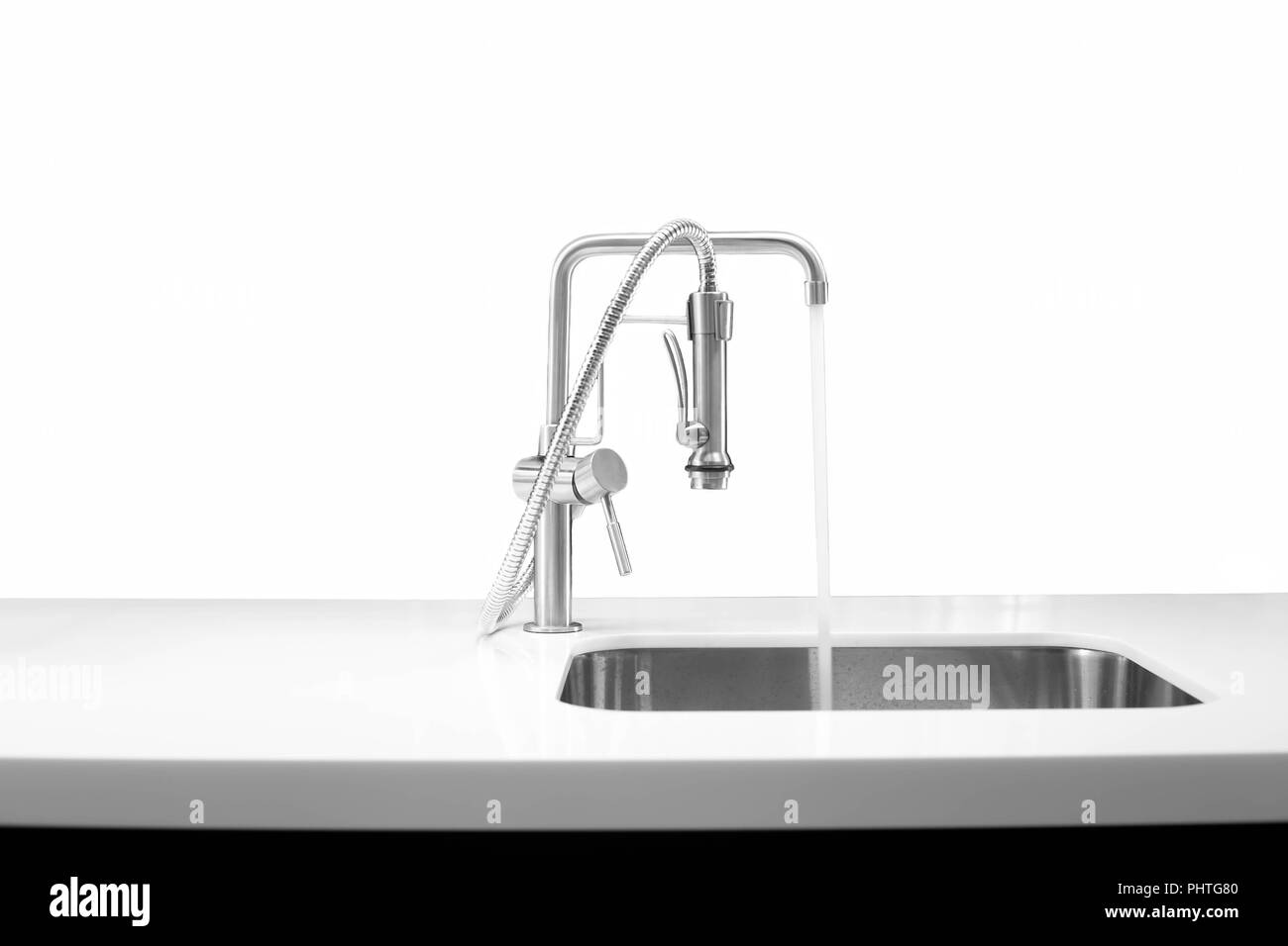 Metal design moderne robinet ou d'un robinet d'eau isolé Banque D'Images