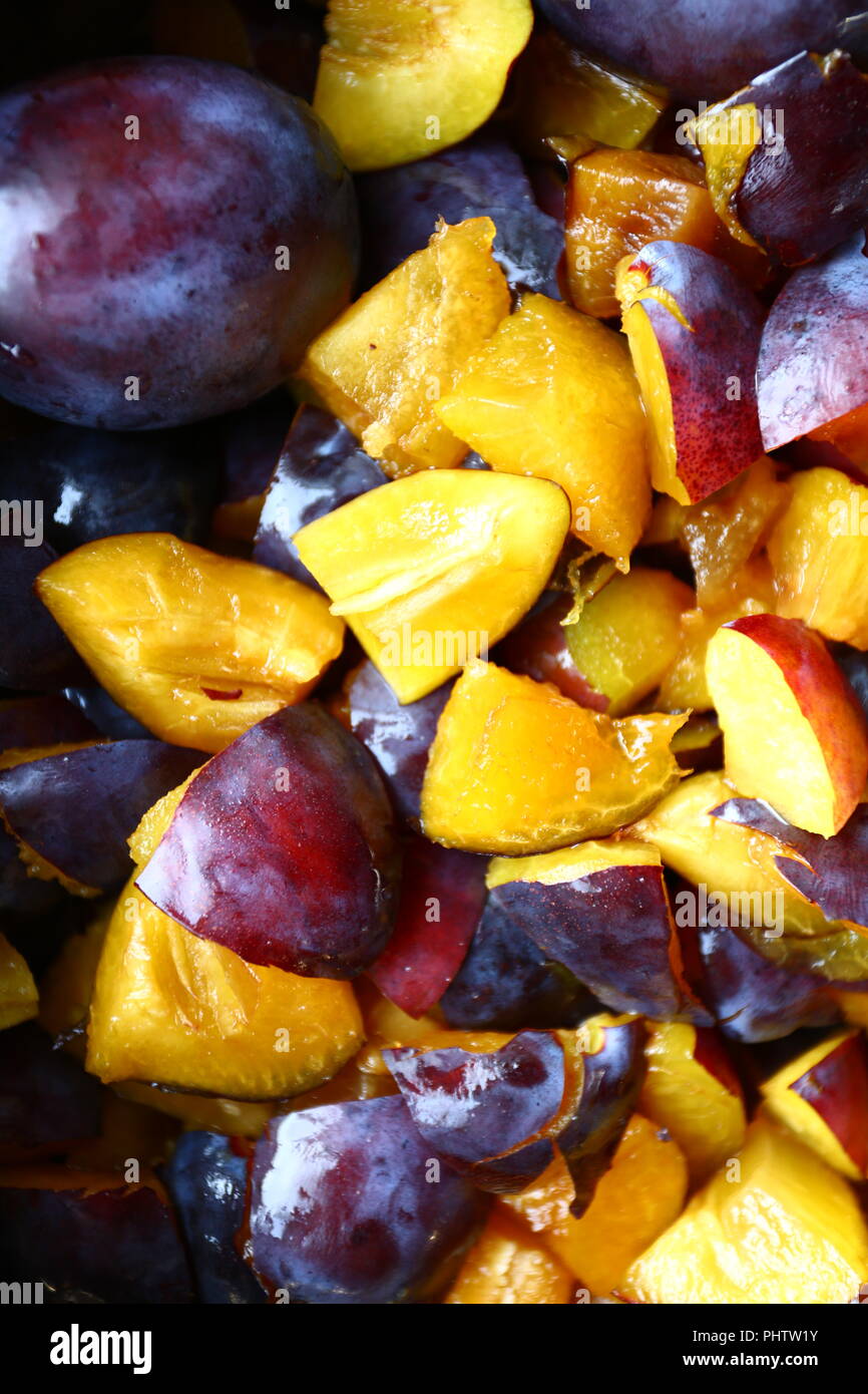 Couper les prunes : alimentaire Banque D'Images