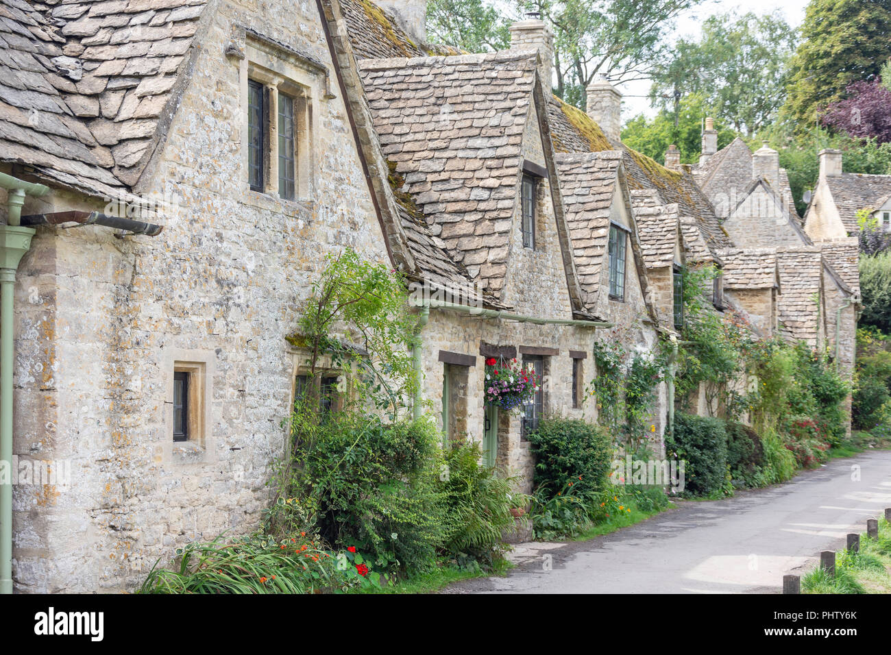 Cottages en pierre de Cotswold, Arlington Row, Bibury, Gloucestershire, Angleterre, Royaume-Uni Banque D'Images