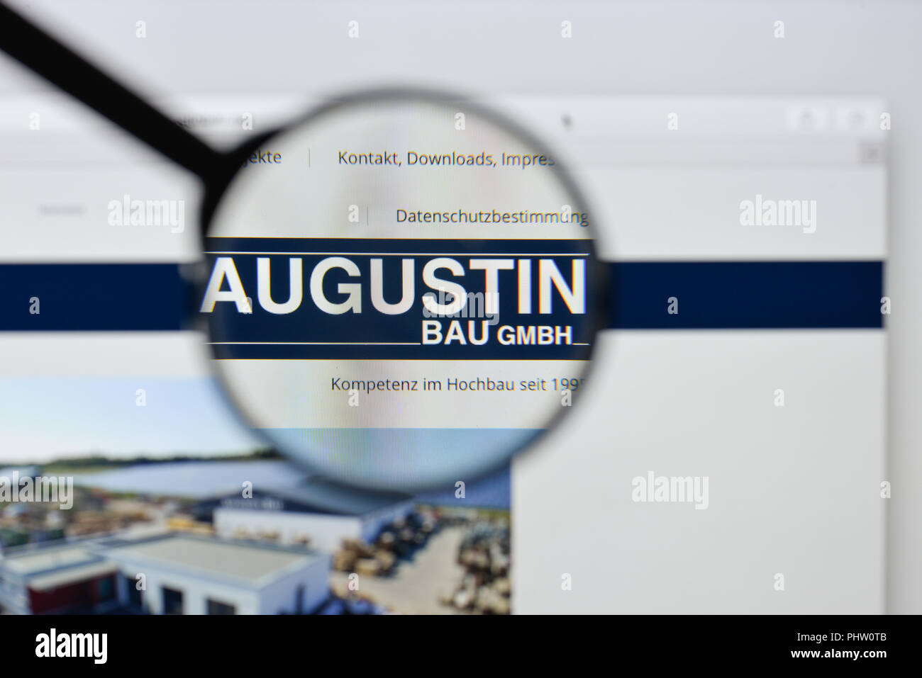 Milan, Italie - 20 août 2018 : Augustin Bau accueil du site. Augustin Bau visible le logo. Banque D'Images