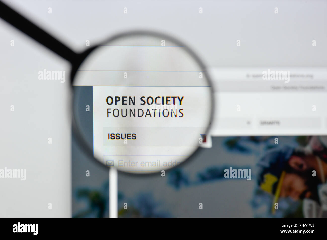 Milan, Italie - 20 août 2018 : fondations Open Society Page d'accueil du site. Logo de l'Open Society Foundations visible. Banque D'Images