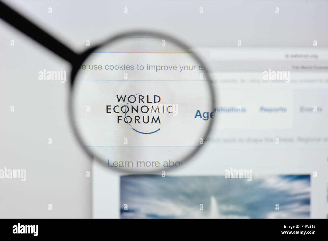 Milan, Italie - 20 août 2018 : forum économique mondial accueil du site. logo forum économique mondial visible. Banque D'Images