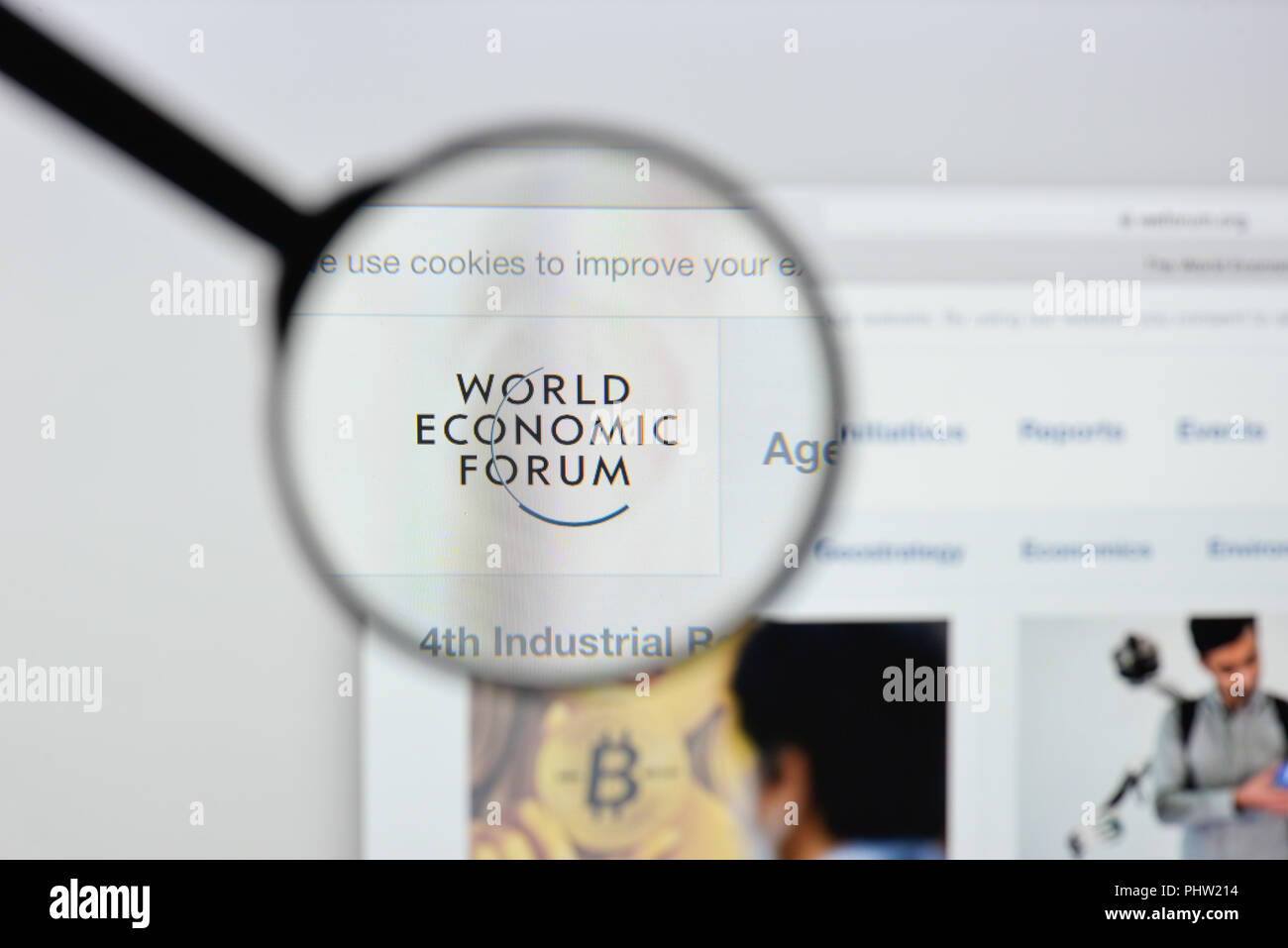 Milan, Italie - 20 août 2018 : forum économique mondial accueil du site. logo forum économique mondial visible. Banque D'Images