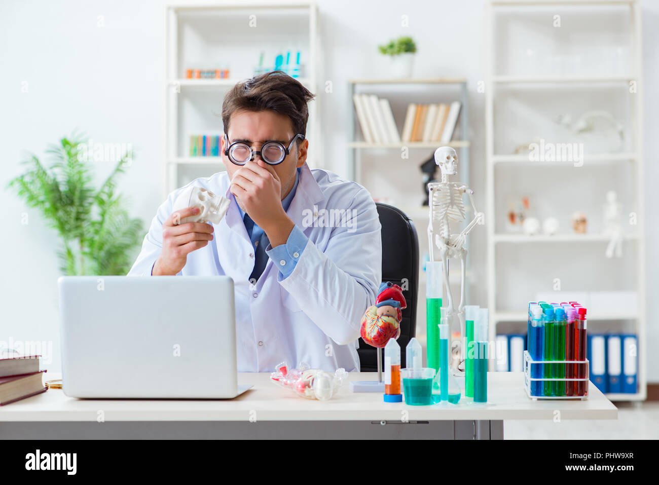 Drole De Medecin S Amusant A L Hopital Lab Photo Stock Alamy