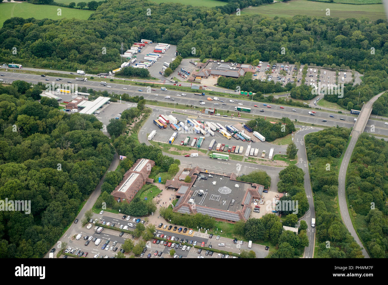 Une vue aérienne Clacket Lane, M25, Angleterre du Sud-Est, Royaume-Uni Banque D'Images