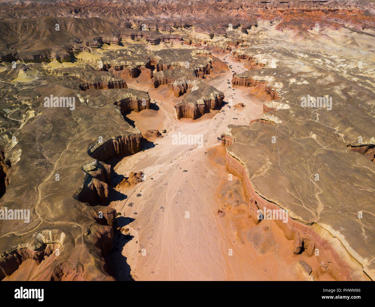 Vue aérienne de formations rocheuses, province de Cunene, Curoca, Angola Banque D'Images