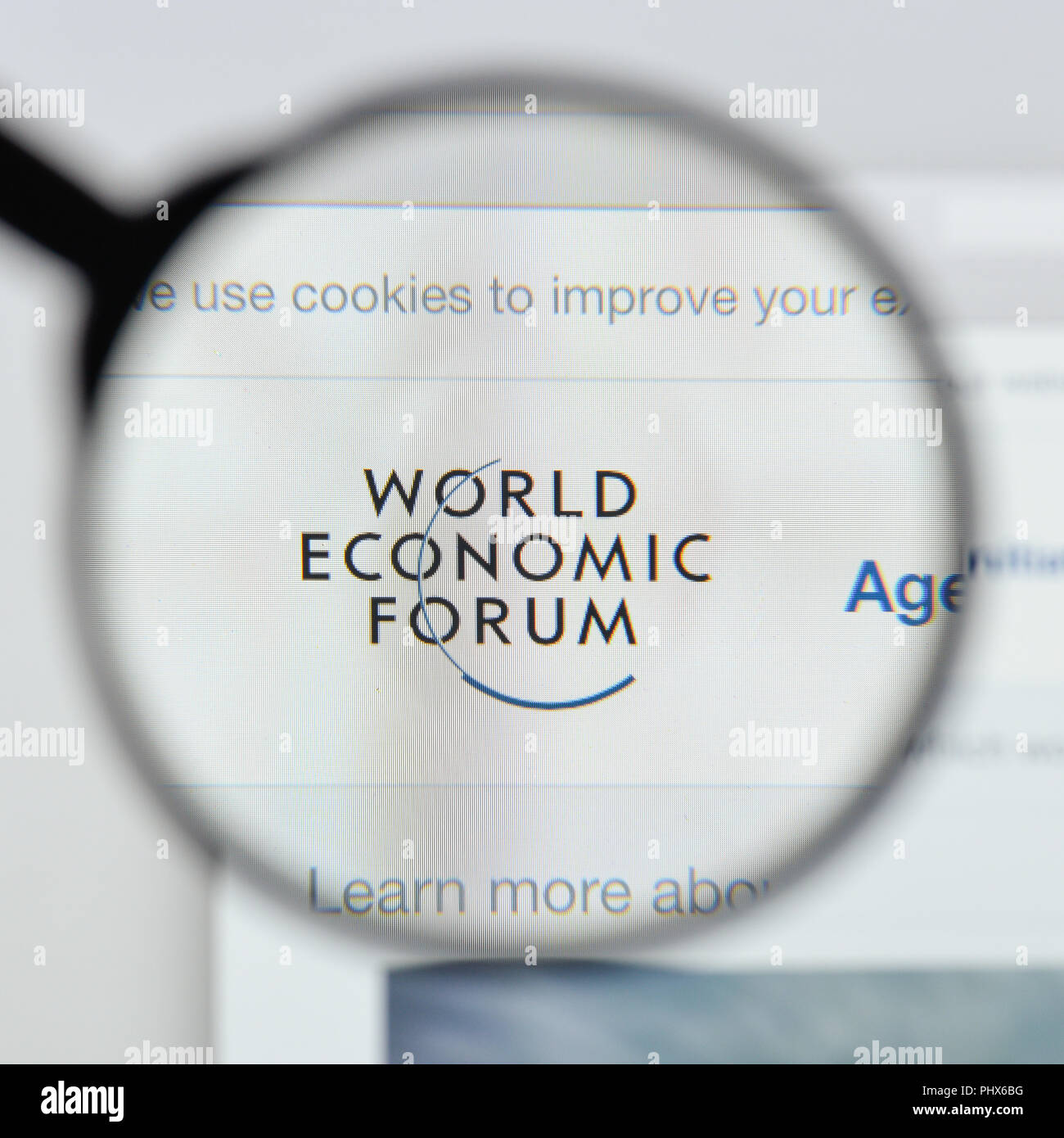 Milan, Italie - 20 août 2018 : forum économique mondial accueil du site. logo forum économique mondial visible. Banque D'Images