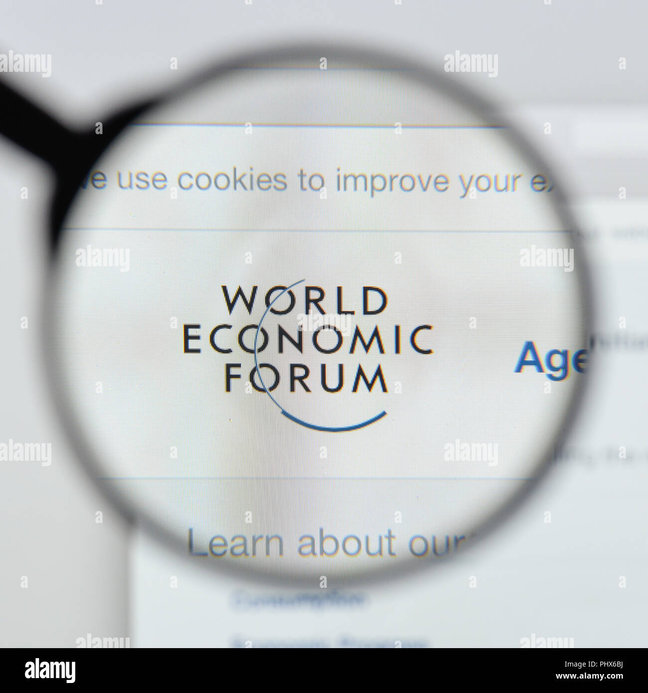 Milan, Italie - 20 août 2018 : forum économique mondial accueil du site. logo forum économique mondial visible. Banque D'Images
