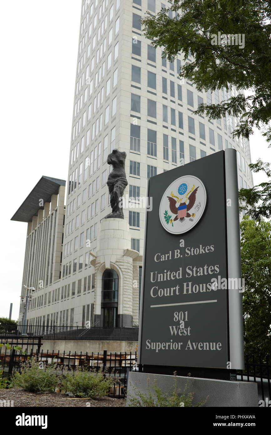 La Carl B. Stokes United States Court House Building sur West Avenue supérieure au centre-ville de Cleveland, Ohio, USA. Banque D'Images