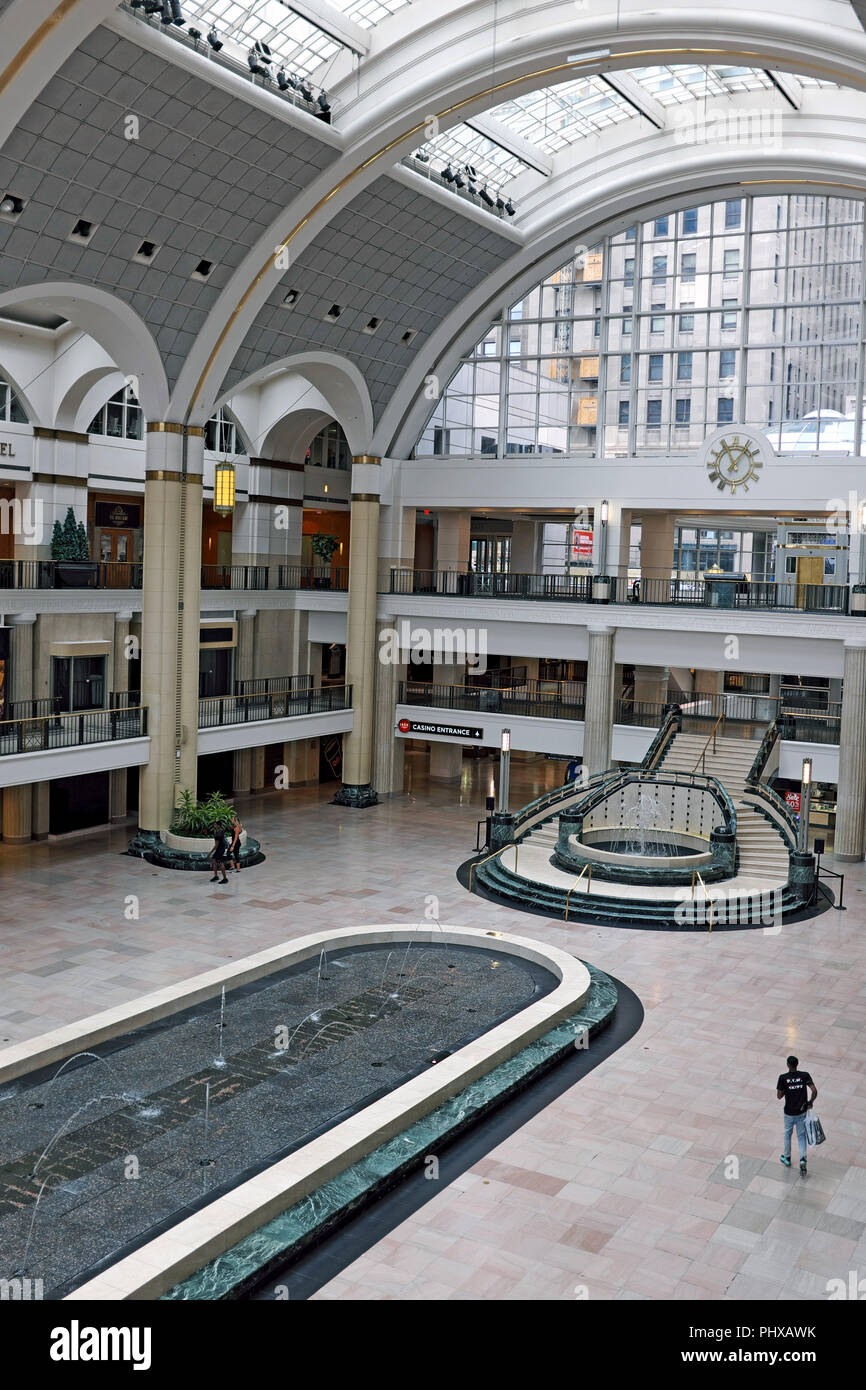 Intérieur de l'espace commun de Tower City Centre, au centre-ville de Cleveland, Ohio, USA. Banque D'Images
