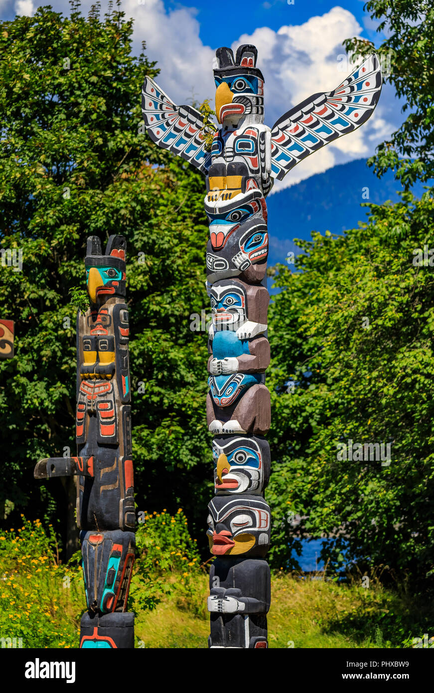 Les Premières Nations American Indian totems dans la région de Brockton Point dans le parc Stanley à Vancouver, Canada Banque D'Images