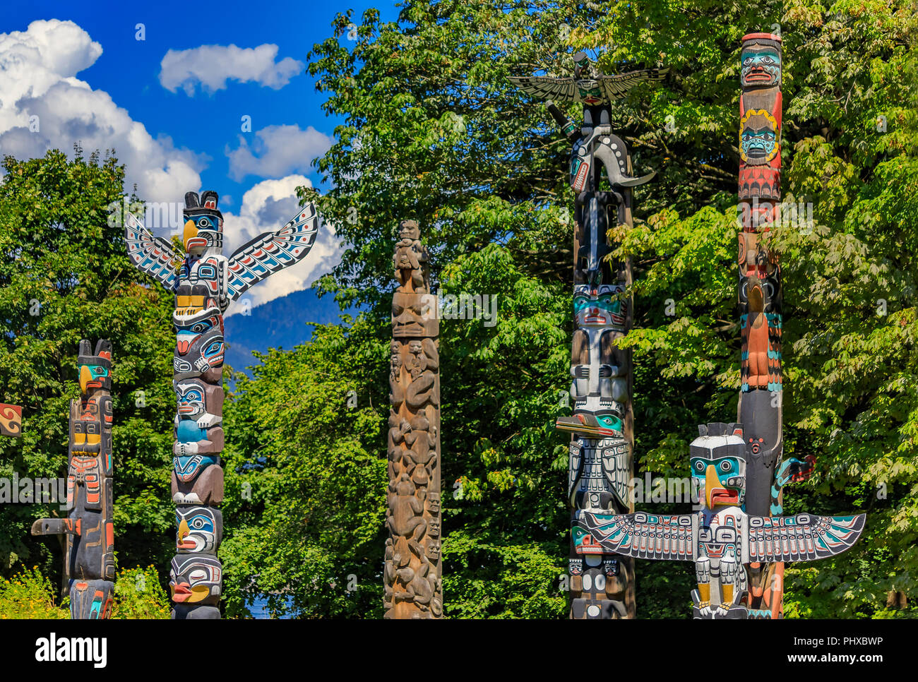 Les Premières Nations American Indian totems dans la région de Brockton Point dans le parc Stanley à Vancouver, Canada Banque D'Images