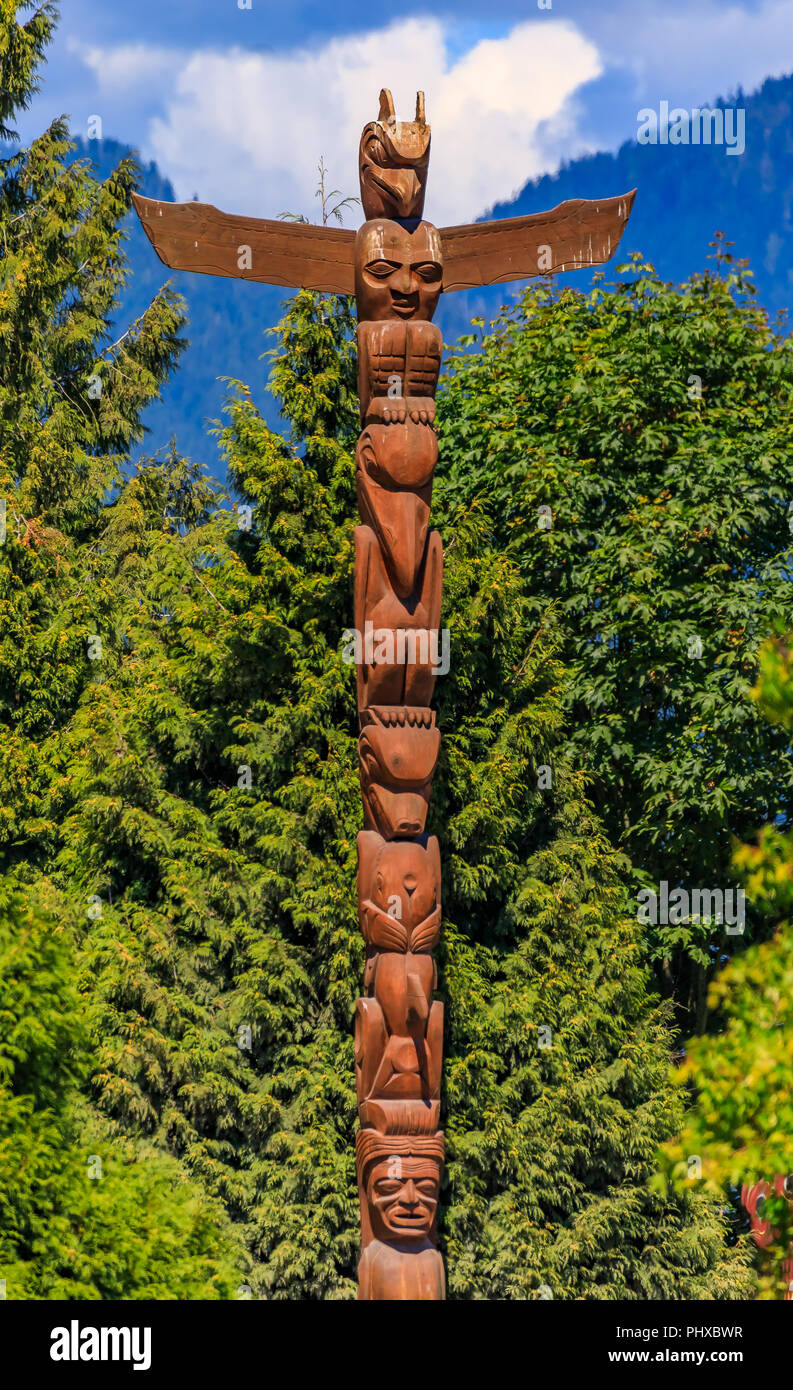 Les Premières Nations American Indian totems dans la région de Brockton Point dans le parc Stanley à Vancouver, Canada Banque D'Images