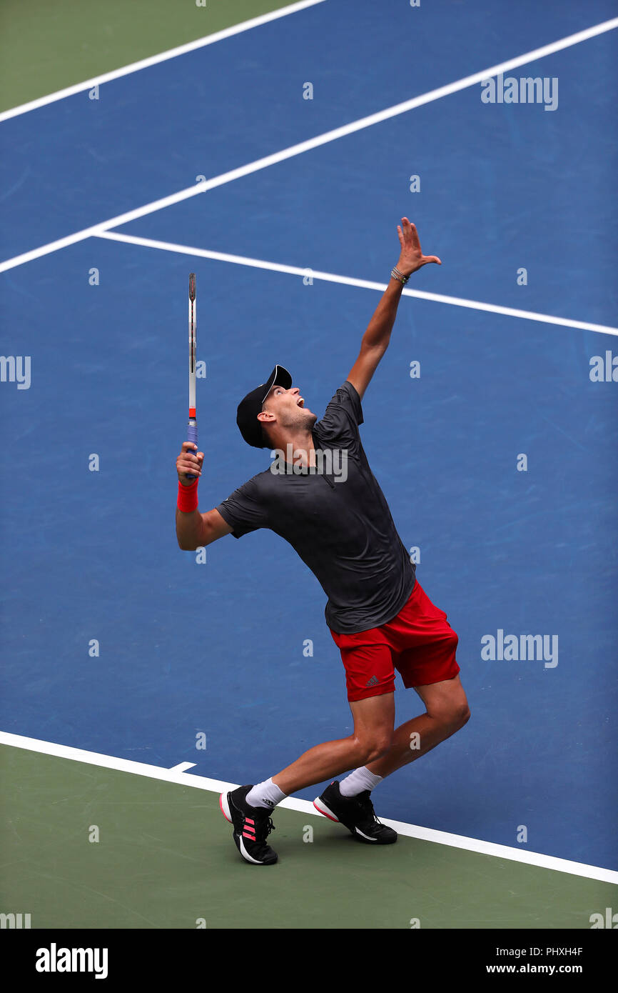 New York, États-Unis. 09Th Nov, 2018. Flushing Meadows, New York - 2 septembre 2018 : US Open de Tennis : Nombre 9, Dominic Thiem de semences de l'Autriche en action contre Kevin Anderson, de l'Afrique du Sud, au cours de leur quatrième match à l'US Open à Flushing Meadows, New York. Thiem a gagné en 5 sets. Crédit : Adam Stoltman/Alamy Live News Banque D'Images