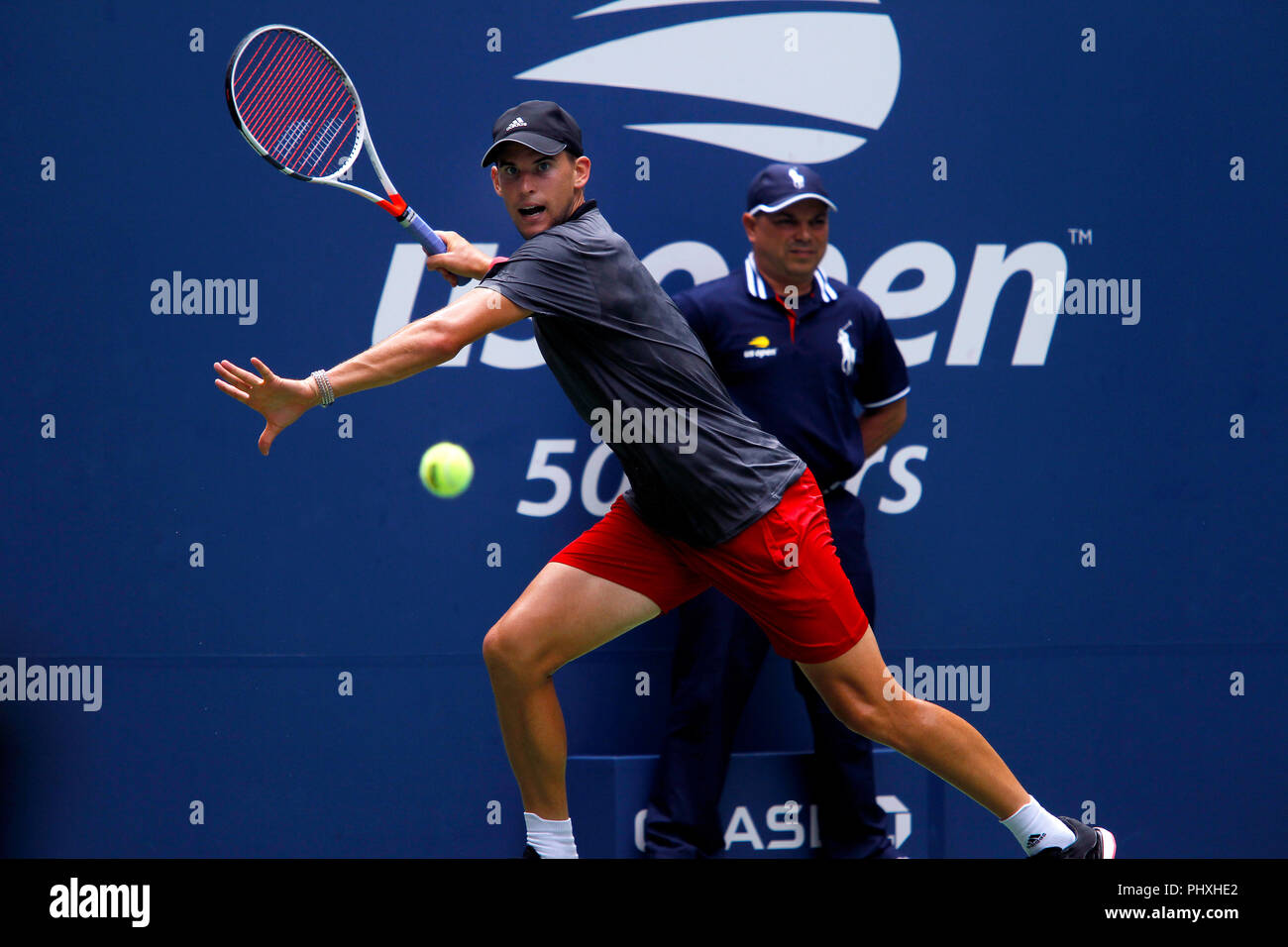 New York, États-Unis. 09Th Nov, 2018. Flushing Meadows, New York - 2 septembre 2018 : US Open de Tennis : Nombre 9, Dominic Thiem de semences de l'Autriche en action contre Kevin Anderson, de l'Afrique du Sud, au cours de leur quatrième match à l'US Open à Flushing Meadows, New York. Thiem a gagné en 5 sets. Crédit : Adam Stoltman/Alamy Live News Banque D'Images