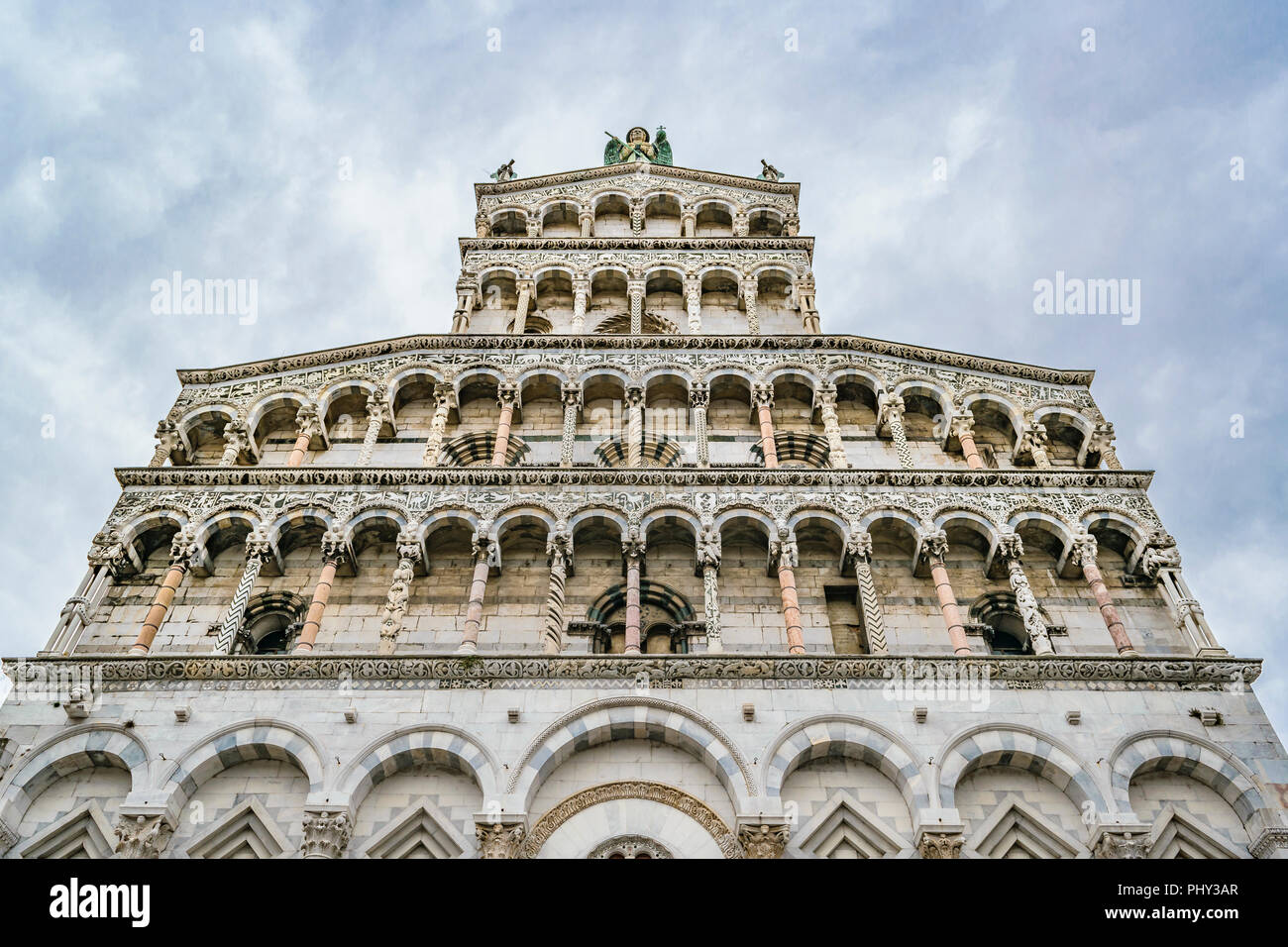 Vue extérieure de la célèbre cathédrale de San Martino situé à Piazza San Martino de Lucques, Italie Ville Banque D'Images