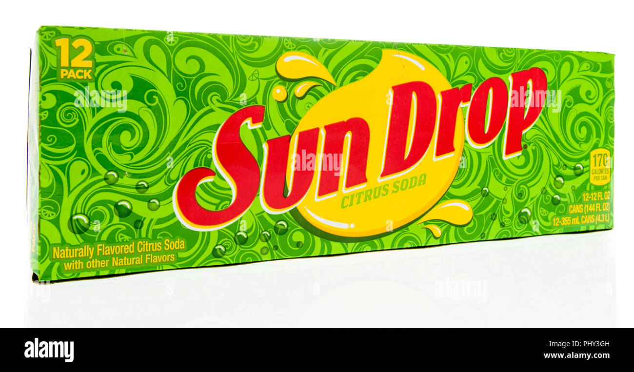 Winneconne, WI - 2 septembre 2018 : un pack 12 de Sun Drop soda pop d'agrumes sur un fond isolé Banque D'Images
