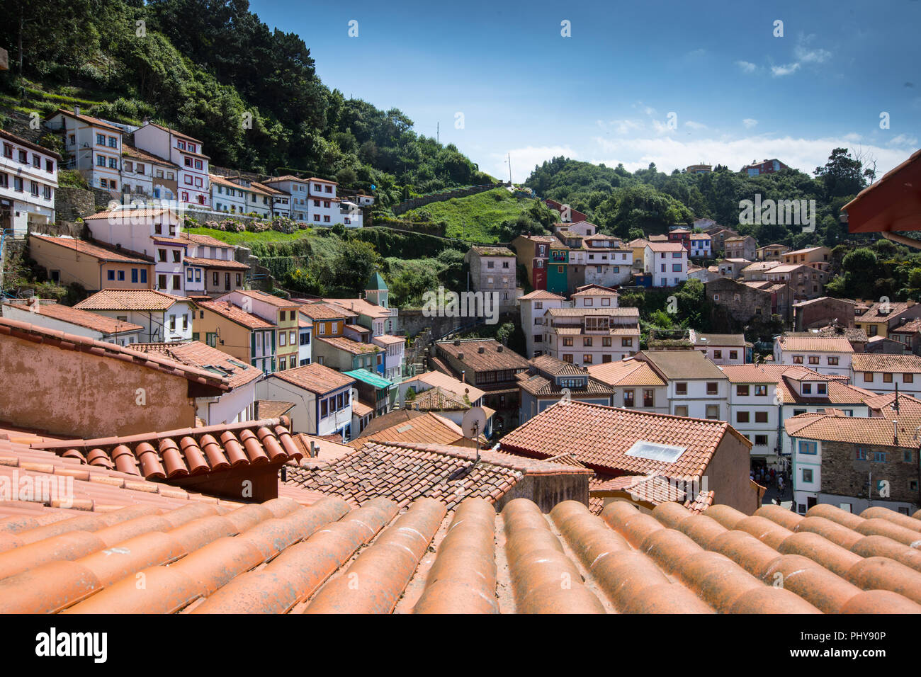 Le village de pêcheurs de Cudillero dans les Asturies, au nord ouest de l'Espagne. Banque D'Images