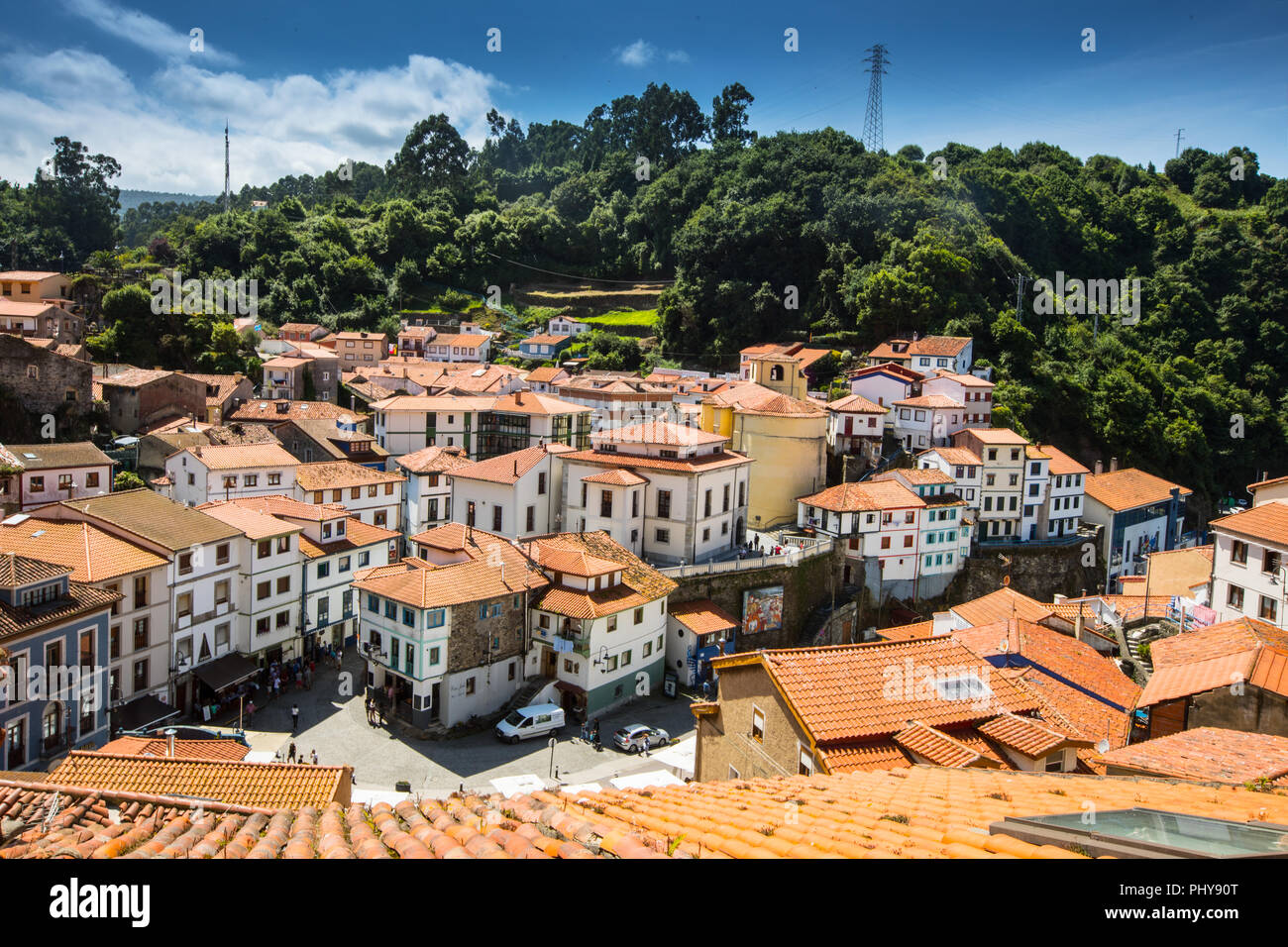 Le village de pêcheurs de Cudillero dans les Asturies, au nord ouest de l'Espagne. Banque D'Images