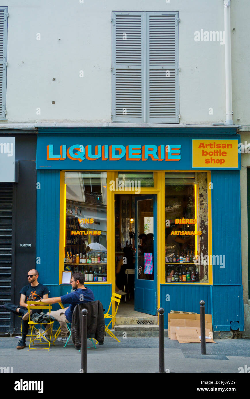 Bouteille boutique, magasin de vente de la bière et du vin, Rue Jean-Pierre  Timbaud, Oberkampf, Paris, France Photo Stock - Alamy