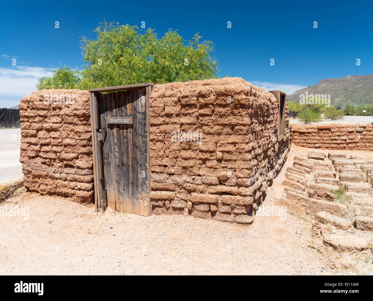 Adobe bâtiment sans toit. Banque D'Images