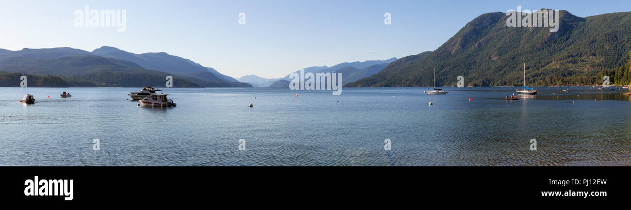 Beau paysage photo de Sechelt Inlet pendant une journée ensoleillée. Prises à Sunshine Coast, en Colombie-Britannique, Canada. Banque D'Images