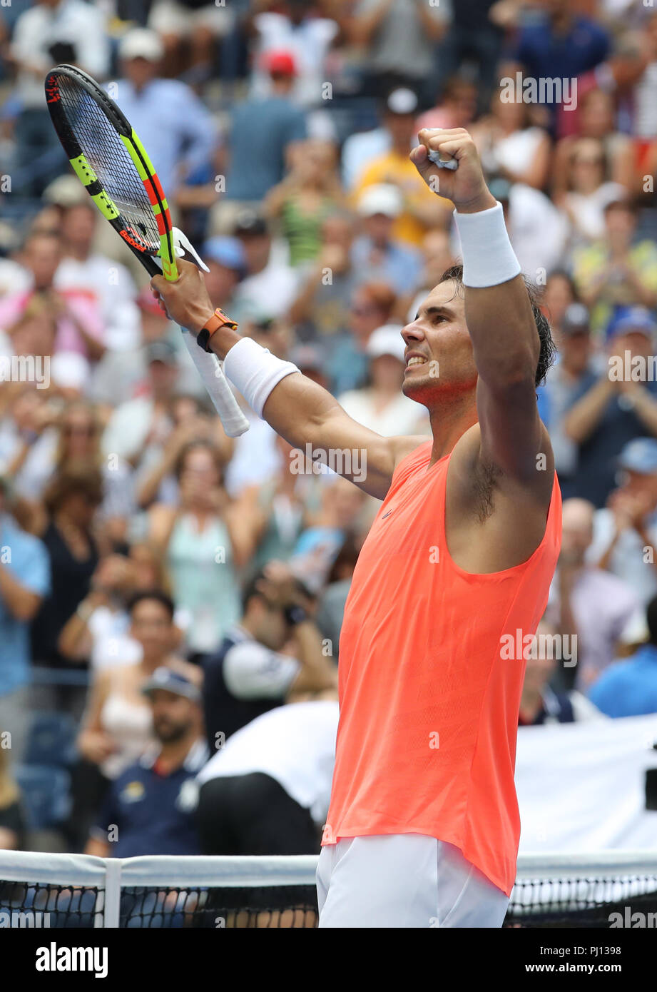 17 fois champion du Grand Chelem Rafael Nadal de l'Espagne en action durant  son tour de l'US Open 2018 16 match à Billie Jean King National Tennis  Center Photo Stock - Alamy