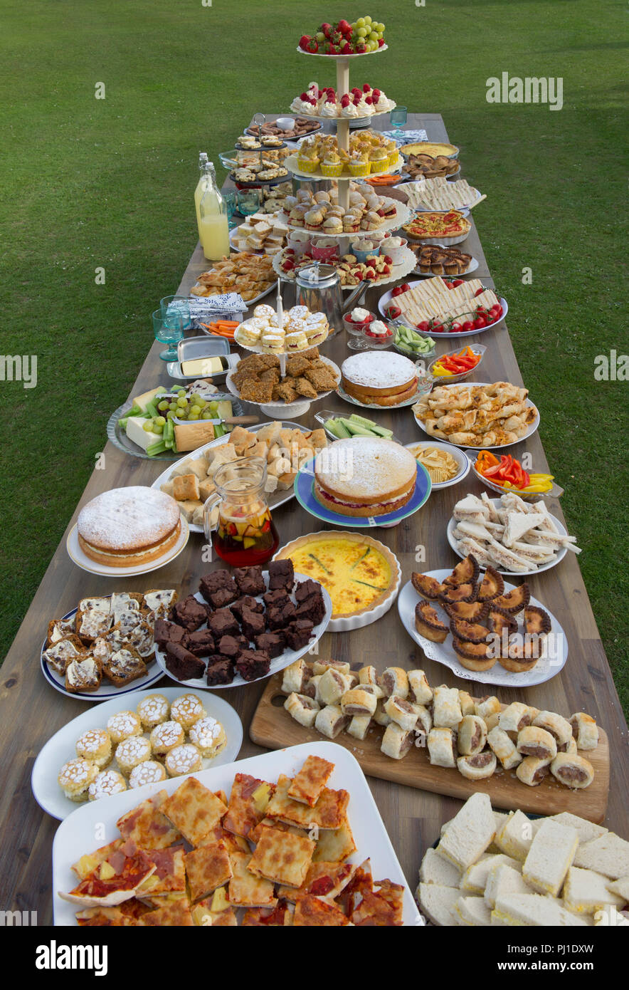 Thés de cricket. L'évêque Thornton V Forêt Knaresborough évêque à Thornton, dans le Yorkshire. Banque D'Images