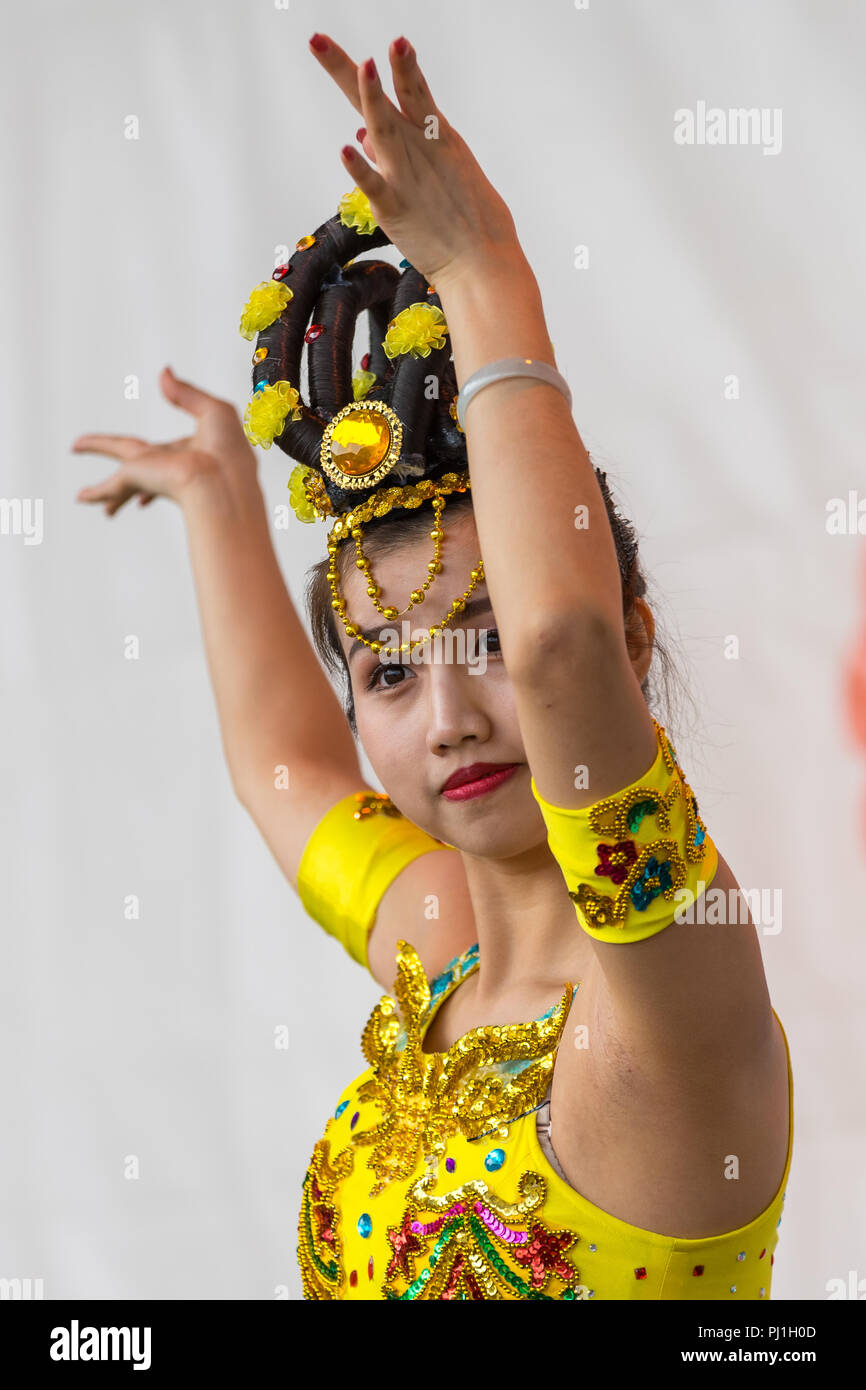 BERLIN - 15 avril 2018 : Jour de floraison Sakura. Parc 'Jardins du Monde' (Gaerten der Welt). Une présentation théâtrale de légendes chinoises. Banque D'Images