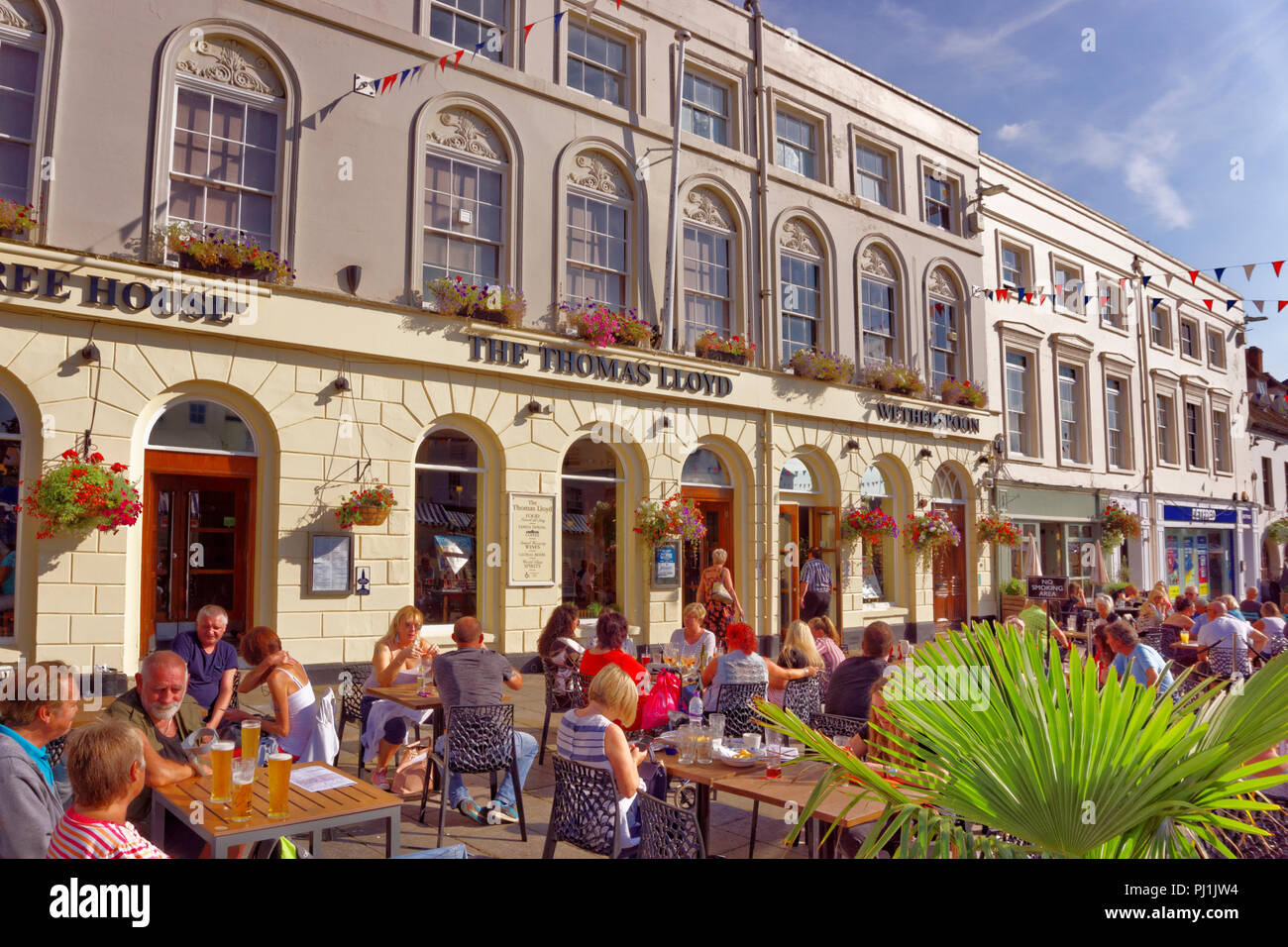 "La pub Wetherspoons Thomas Lloyd' à la Warwick place du marché. Le Warwickshire. Angleterre, Royaume-Uni. Banque D'Images
