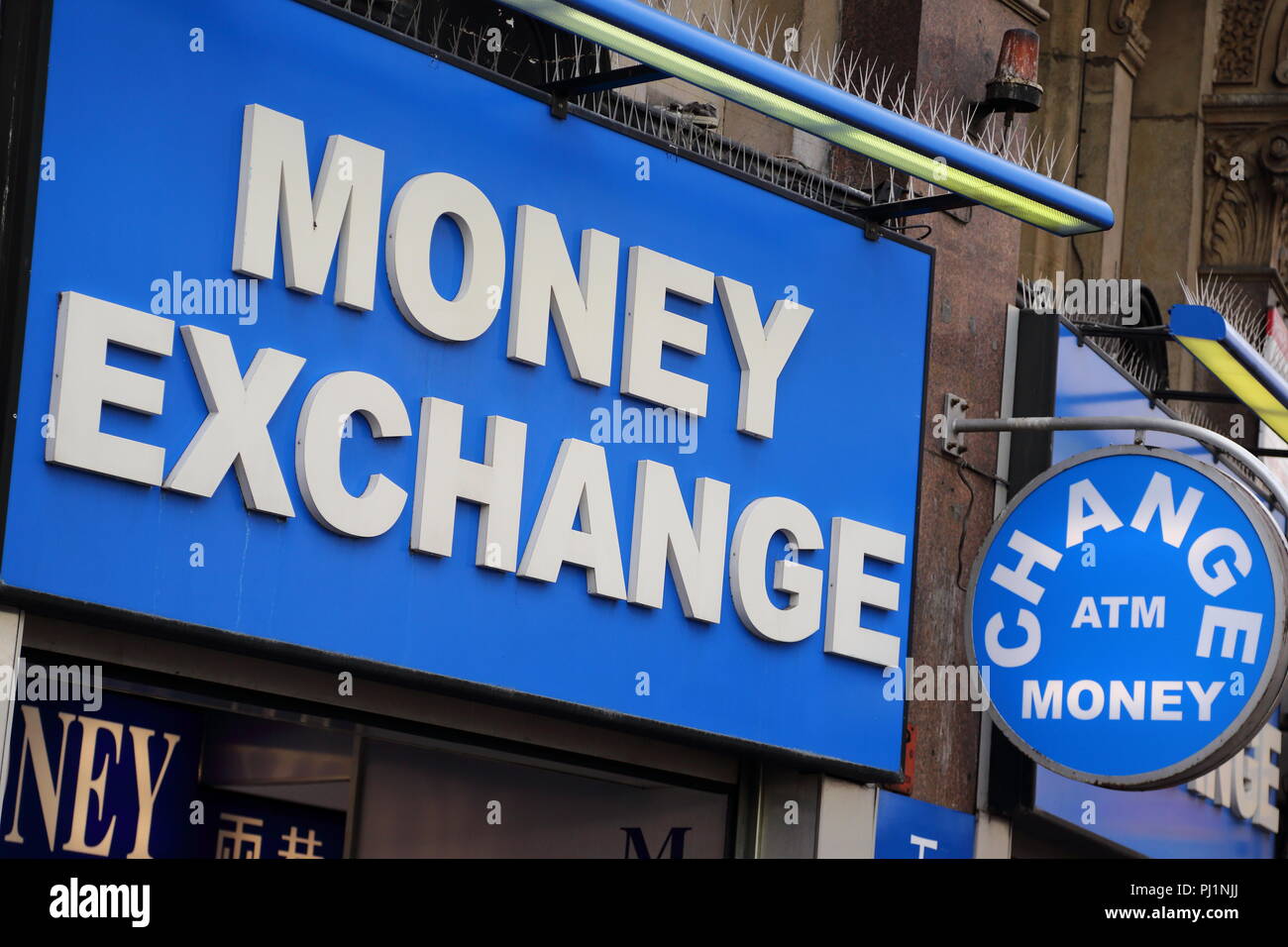 Un signe au-dessus de l'échange d'argent filiale à Londres, Royaume-Uni Banque D'Images