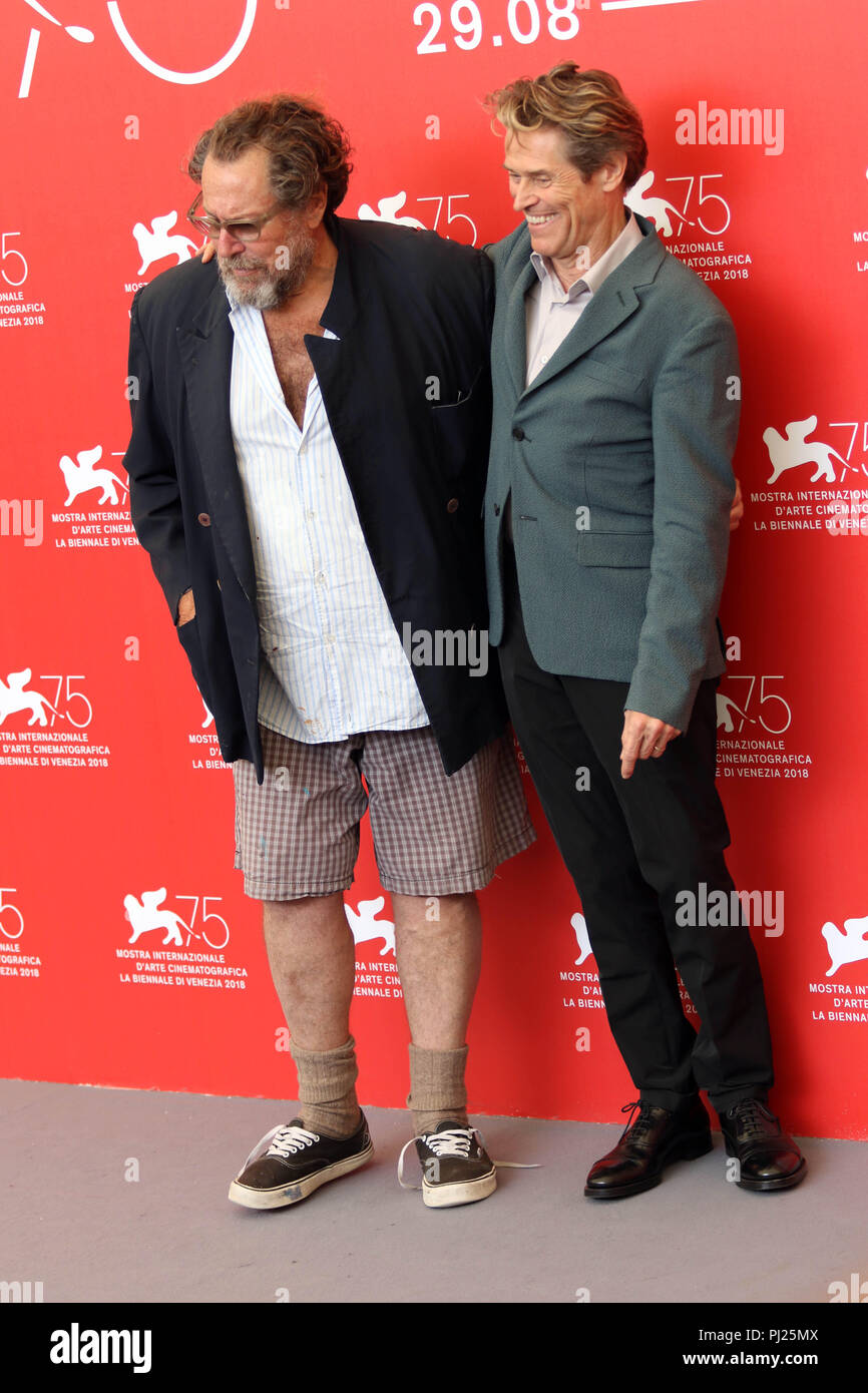 L'Europe, Italie, Lido di Venezia, 03 Septembre 2018 : le réalisateur Julian Schnabel et l'acteur Willem Dafoe au photocall du film 'à l'Éternité's Gate' film sur la vie de Vincent Van Gogh. 75e Festival International du Film de Venise. Photo © Ottavia Da Re/Sintesi/Alamy Live News Banque D'Images