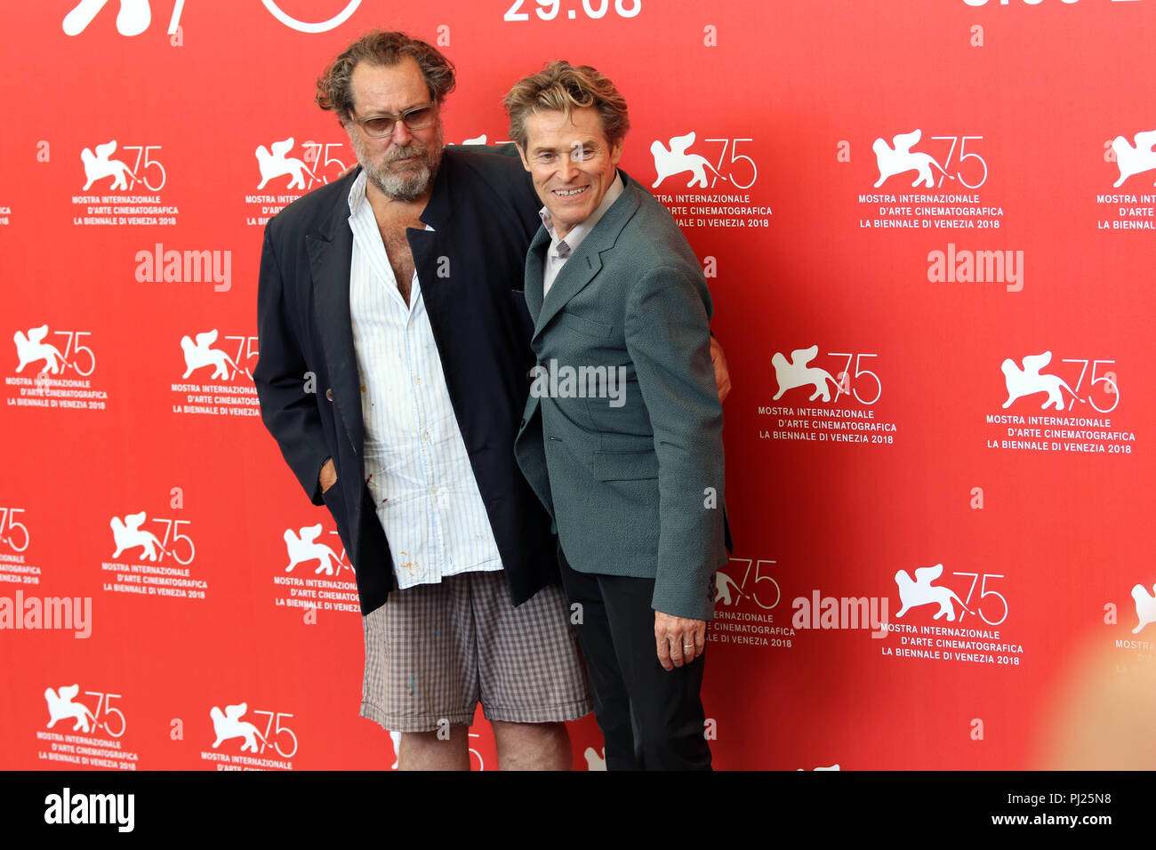 L'Europe, Italie, Lido di Venezia, 03 Septembre 2018 : le réalisateur Julian Schnabel et l'acteur Willem Dafoe au photocall du film 'à l'Éternité's Gate' film sur la vie de Vincent Van Gogh. 75e Festival International du Film de Venise. Photo © Ottavia Da Re/Sintesi/Alamy Live News Banque D'Images