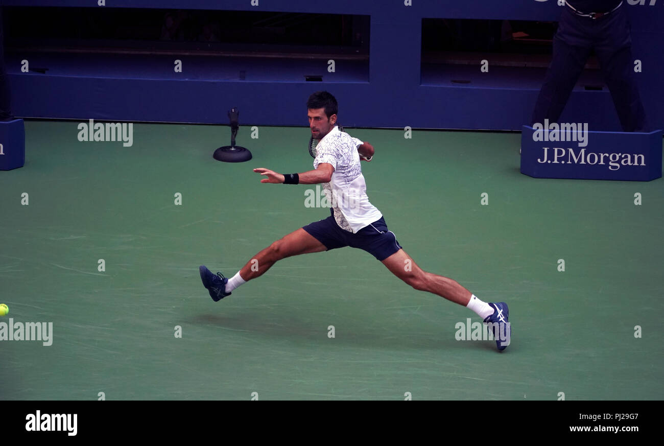 Flushing Meadows, New York - 3 septembre 2018 : US Open de Tennis : nombre de graines 6 Novak Djokovic en action contre Joao Sousa du Portugal au cours de leur quatrième match à l'US Open à Flushing Meadows, New York. Djokovic a gagné en 5 sets. Crédit : Adam Stoltman/Alamy Live News Banque D'Images