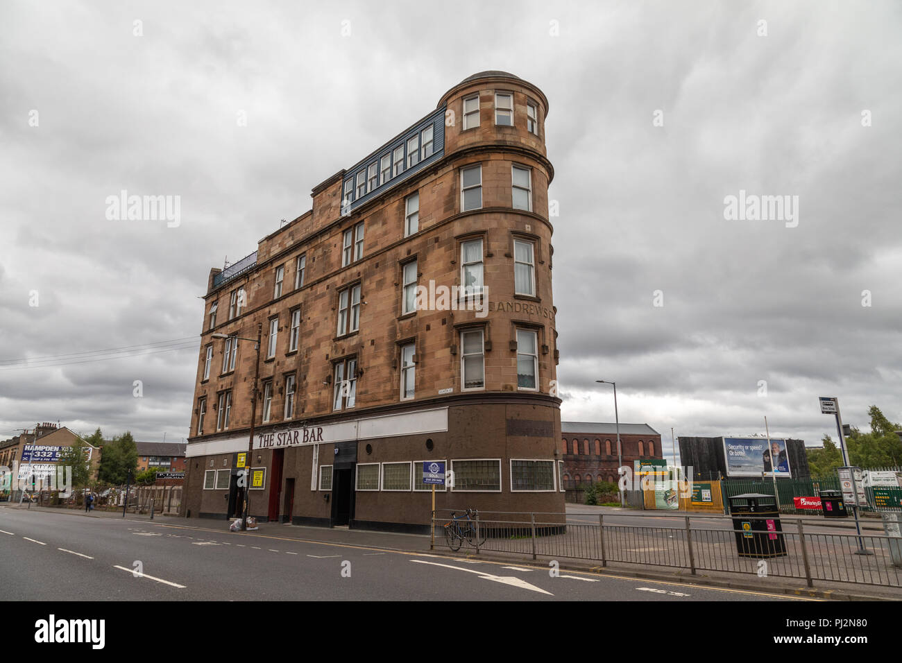 L'Étoile Bar situé dans le bâtiment de la Croix-Rouge St Andrews sur Eglinton Street dans le Southside Glasgow Banque D'Images