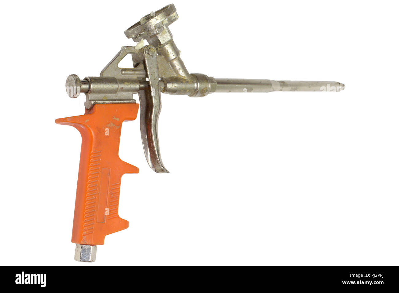Pistolet à mousse de montage avec la poignée en plastique orange isolé sur fond blanc avec clipping path Banque D'Images