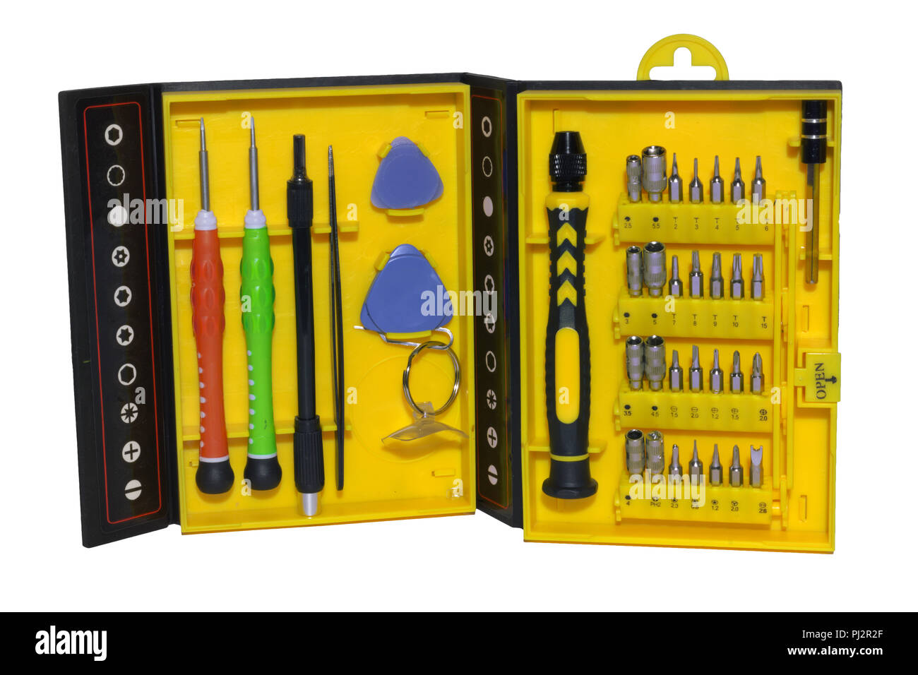 Ensemble d'outils dans une boîte jaune. bits, tournevis et autres instruments pour les travaux de précision et la réparation de téléphone. isolated on white with clipping path Banque D'Images