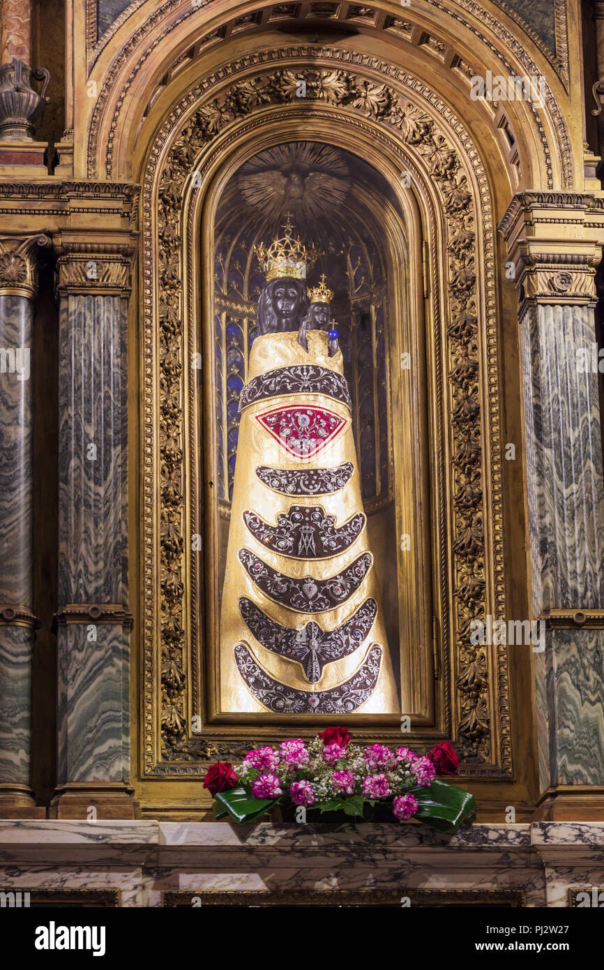 Notre Dame de Lorette, statue de Vierge Marie, Sainte Maison, Basilique