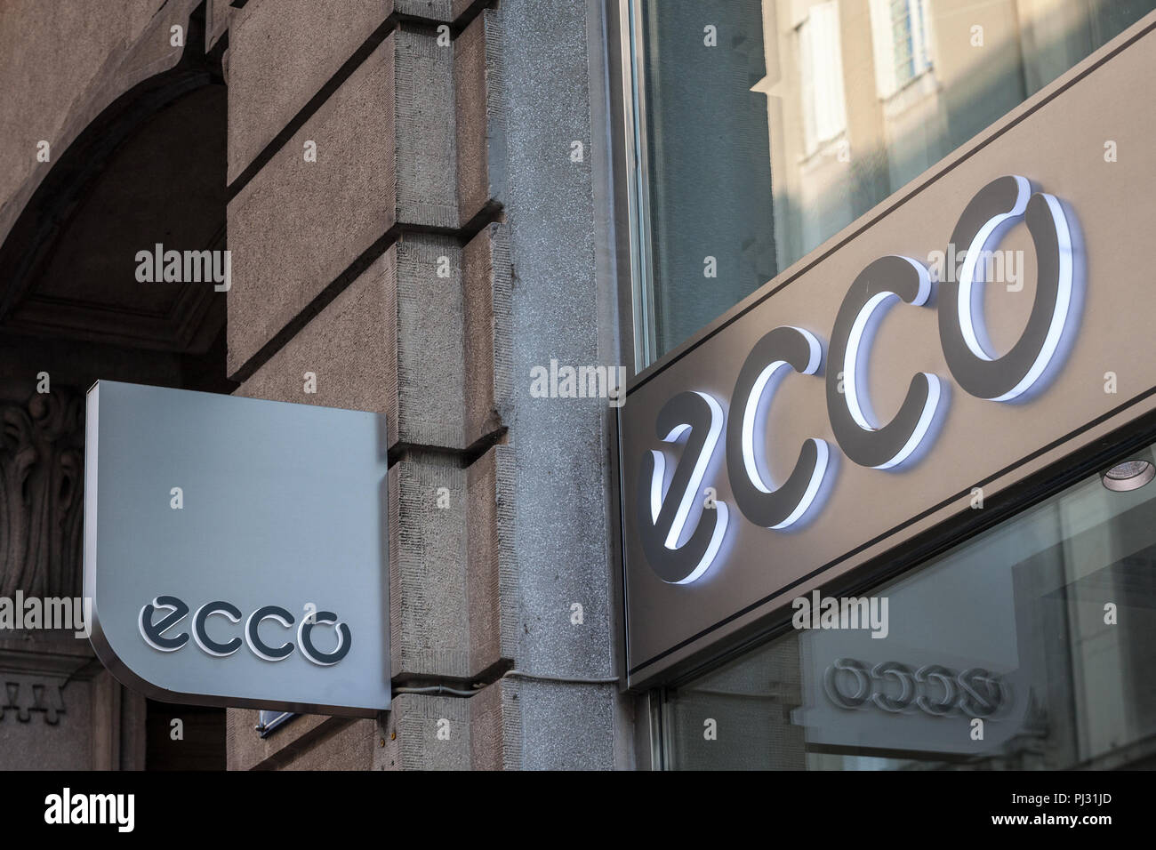 BELGRADE, SERBIE - septembre 2, 2018 : Ecco Sko logo sur leur magasin  principal pour la Serbie à Belgrade. Ecco est une marque de chaussures et  de chaussures, propagation w Photo Stock - Alamy