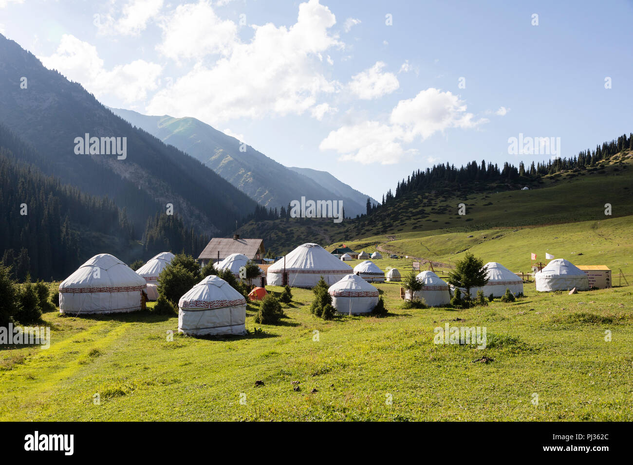 Altyn-Arashan, Kirghizistan, 13 août 2018 : les camps de yourte dans la vallée de Karakol au Kirghizistan près de Altyn-Arashan Banque D'Images