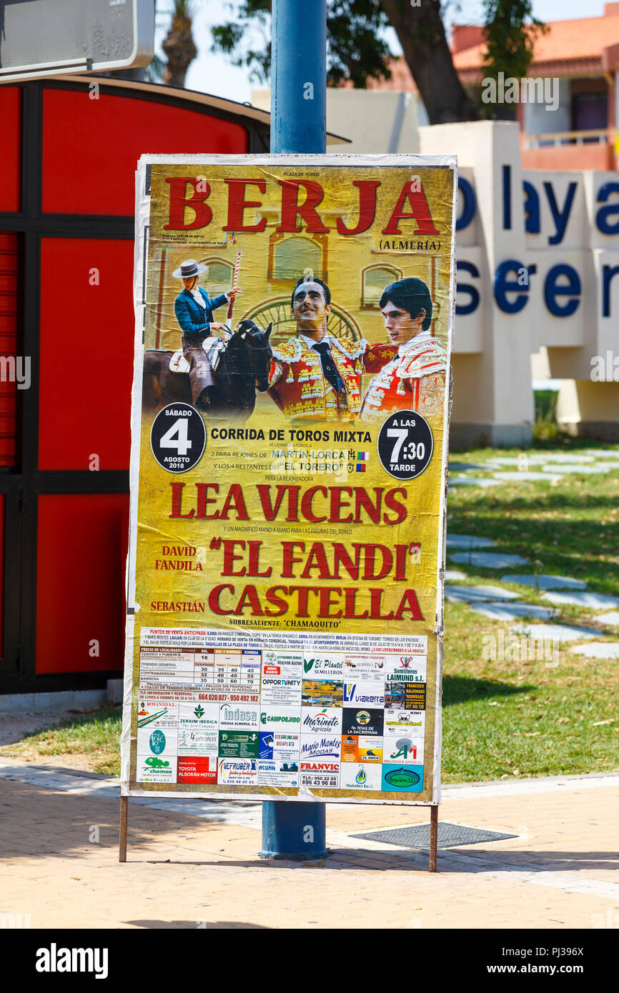 L'affiche de promotion de la corrida dans les rues d'Almeria, Espagne Banque D'Images