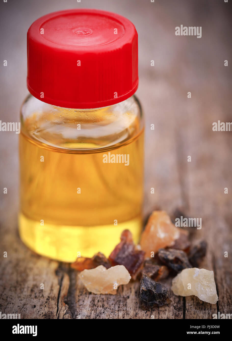 Dhoop encens, une résine aromatique naturelle utilisée dans les parfums et les encens Banque D'Images