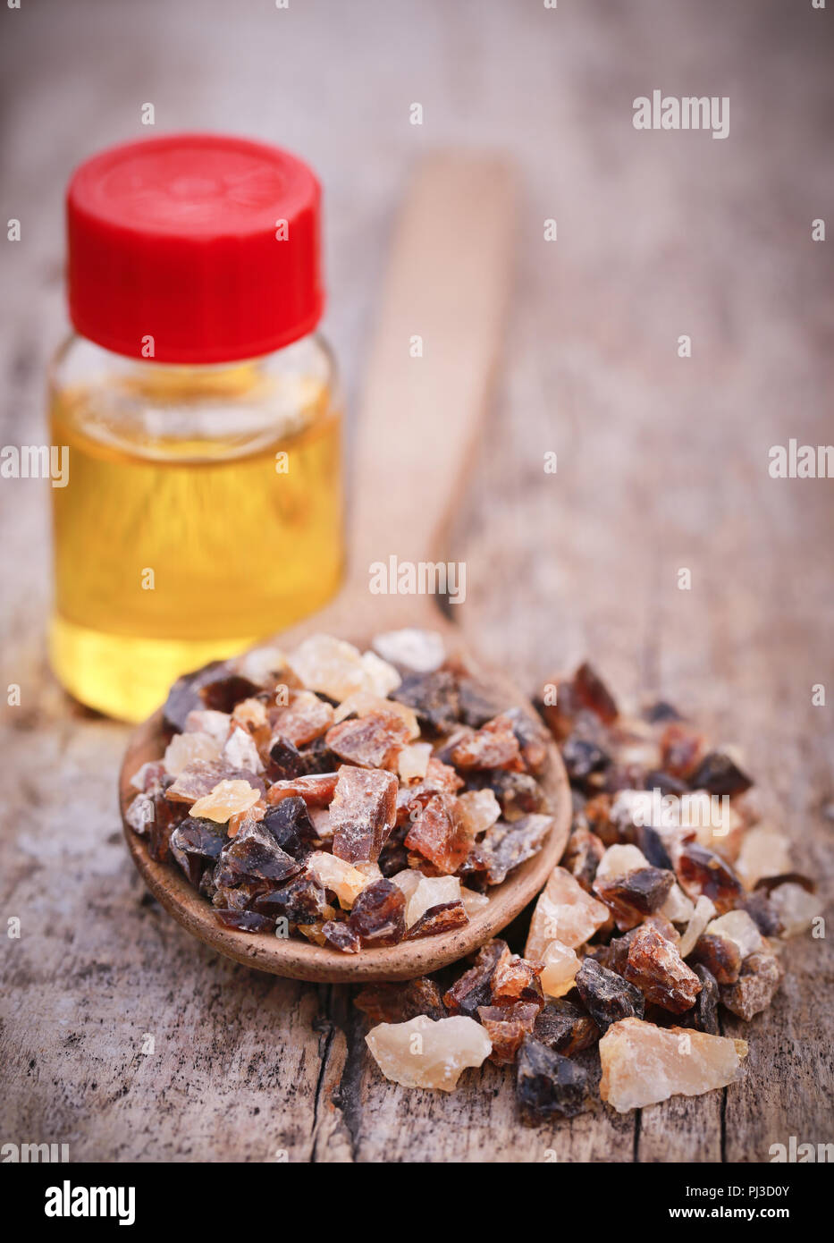 Dhoop encens, une résine aromatique naturelle utilisée dans les parfums et les encens Banque D'Images