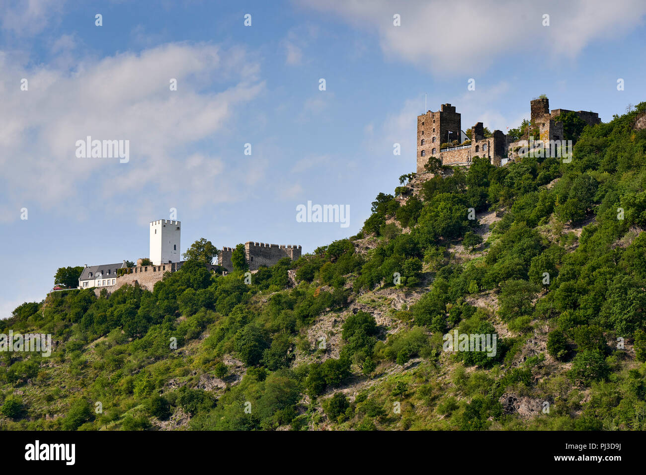 Château (Burg Sterrenberg Sterrenberg), 12ème siècle, gauche et Liebenstein Château (Burg Liebenstein), 13e siècle, au-dessus du village Kamp-Bornhofen Banque D'Images