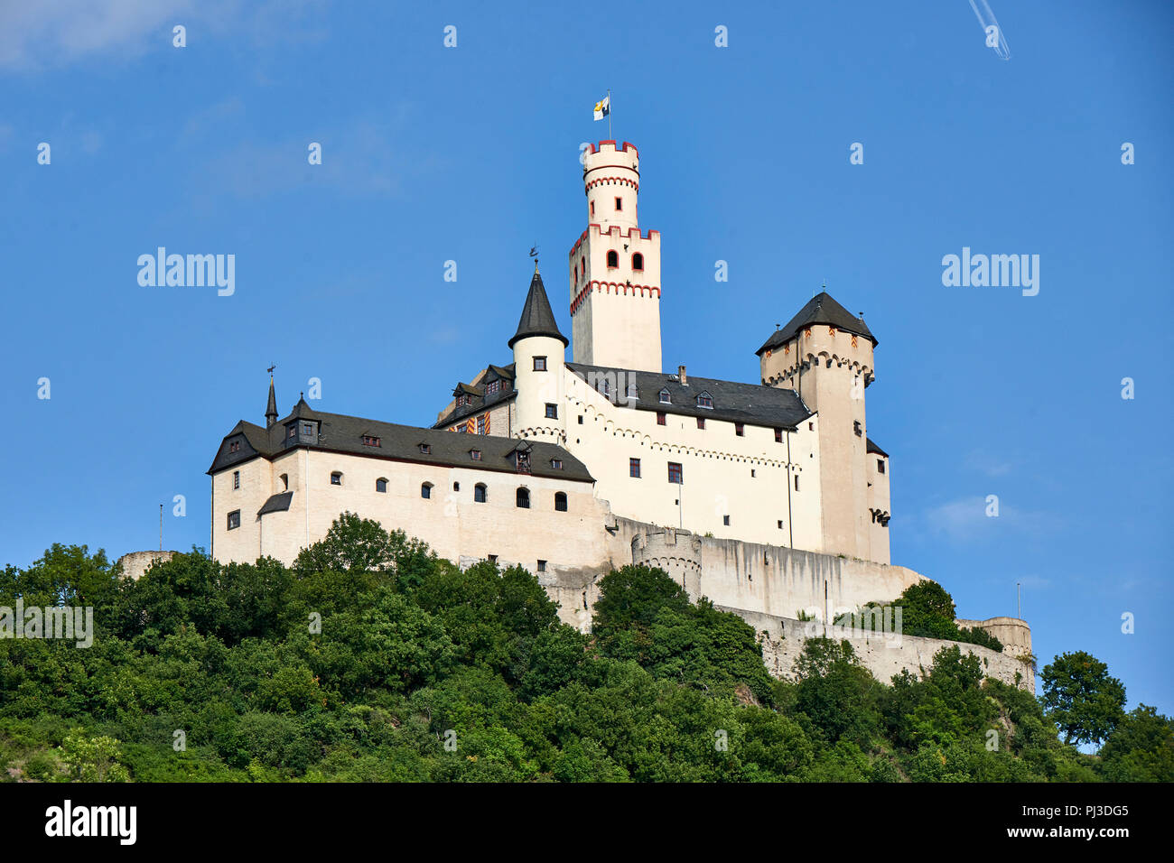 12ème siècle Marksburg château médiéval au-dessus de la ville Wuppertal en Rhénanie-Palatinat, Allemagne. Banque D'Images