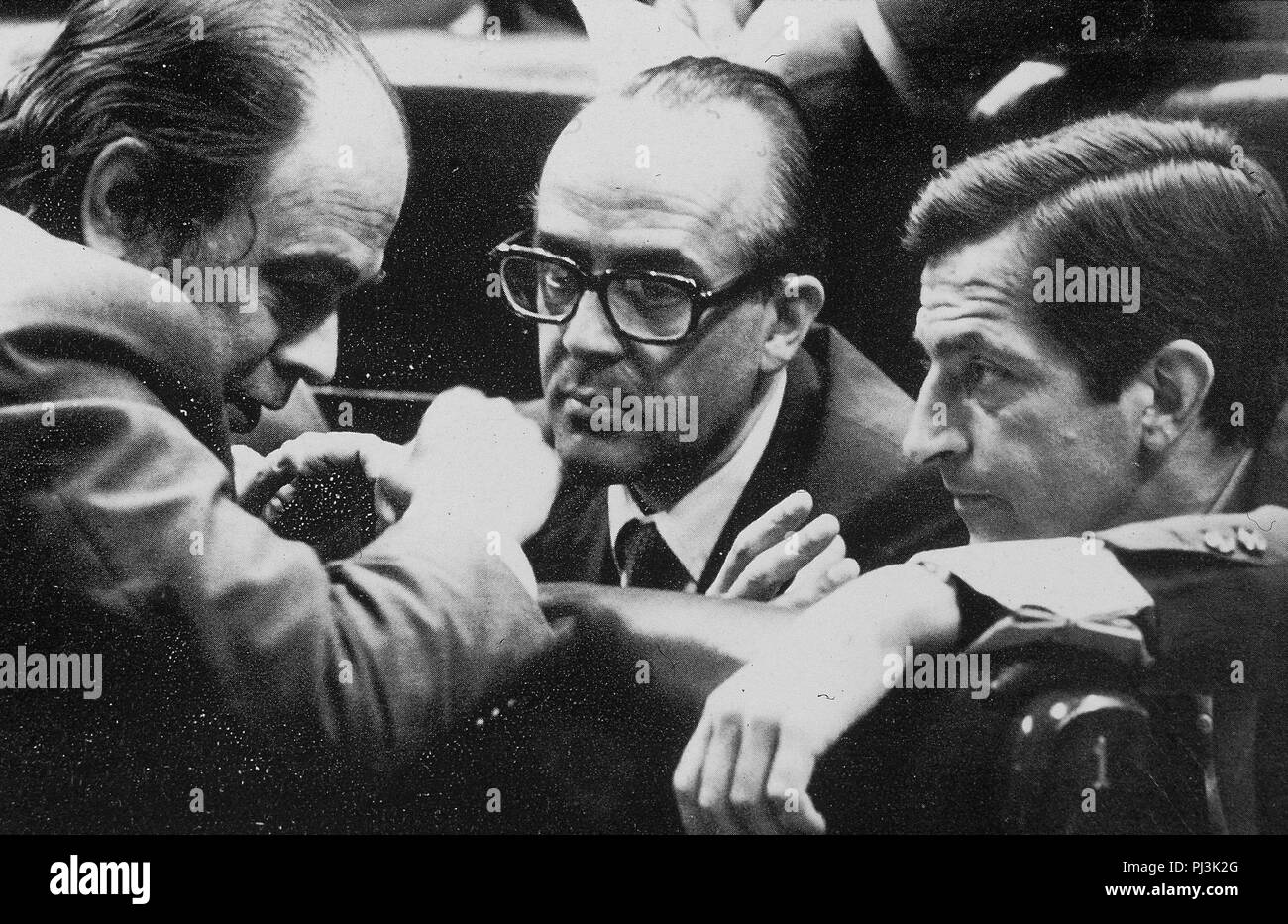 JORDI PUJOL, ACOMPAÑADO POR LEOPOLDO CALVO SOTELO Y Adolfo SUAREZ, EL 13 DE JULIO DE 1977, durante LA CONSTITUCION DE LAS CAMARAS. Emplacement : CONGRESO DE LOS DIPUTADOS-intérieur, MADRID. Banque D'Images