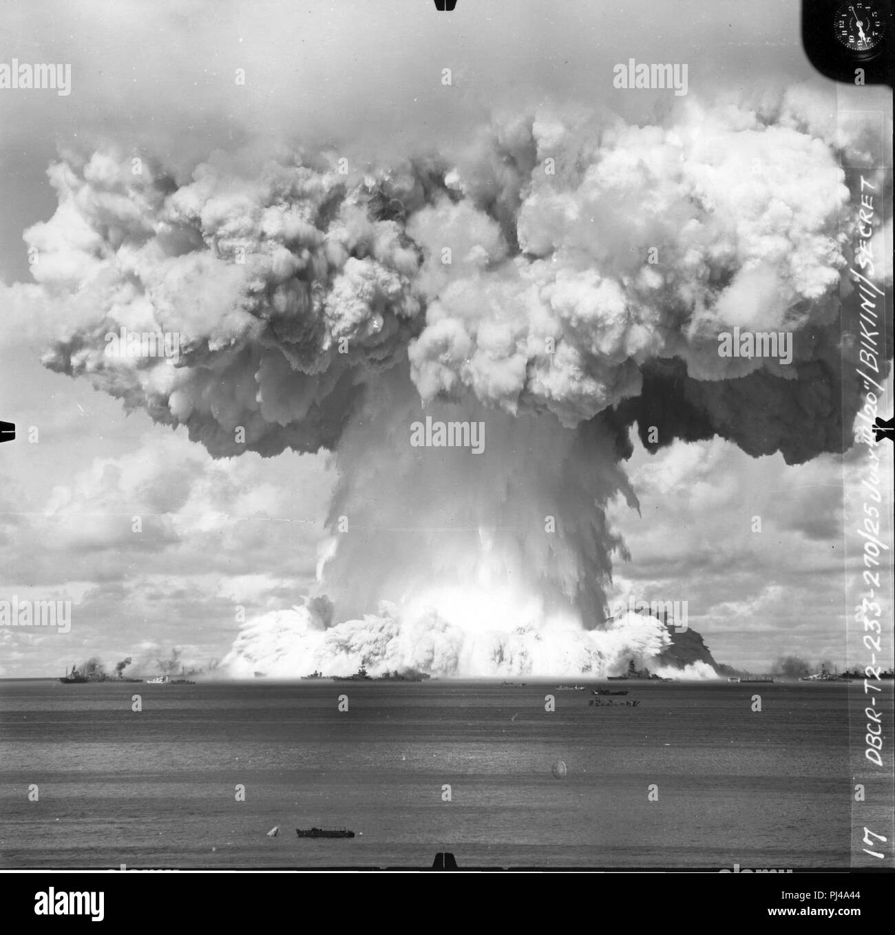 Test Baker explosion atomique lors de l'opération Crossroads 25 juillet 1946. Banque D'Images