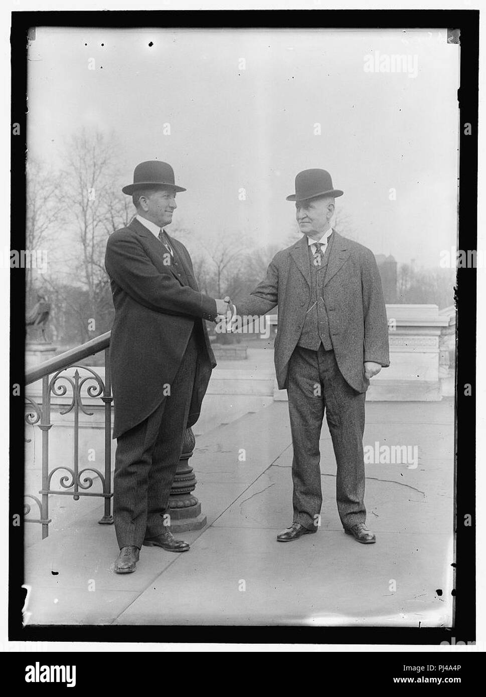 JAMES BAKER, MARION. Secrétaire du Sénat des États-Unis. Gauche, AVEC C.P. HIGGINS, SERGENT D'ARMES Banque D'Images