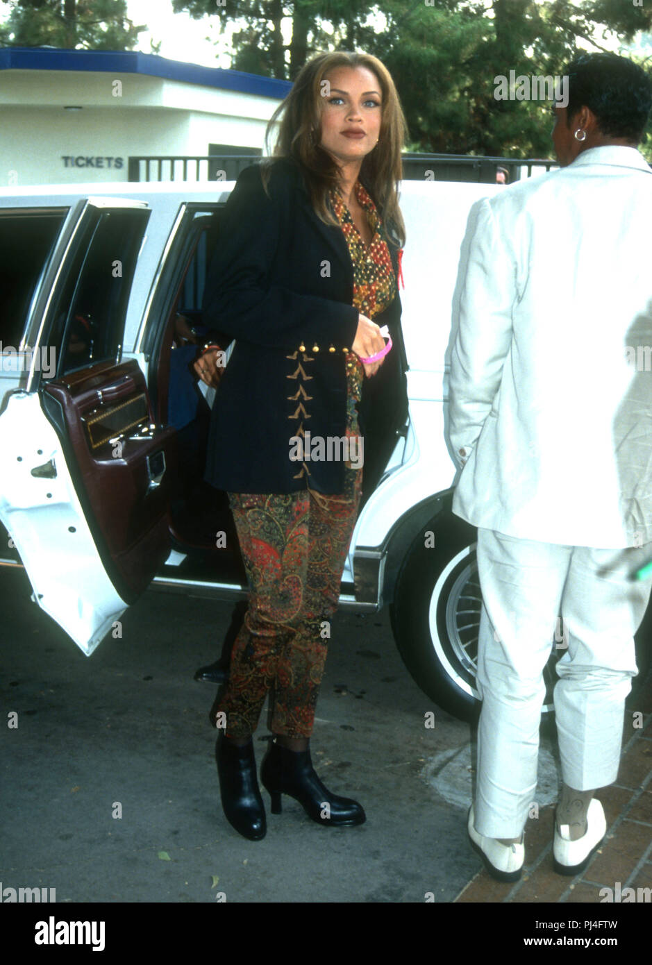LOS ANGELES, CA - 9 septembre : la chanteuse/actrice Vanessa Williams s'occupe le neuvième rapport annuel sur MTV Video Music Awards le 9 septembre 1992 à Pauley Pavilion de l'UCLA, à Westwood, Los Angeles, Californie. Photo de Barry King/Alamy Stock Photo Banque D'Images